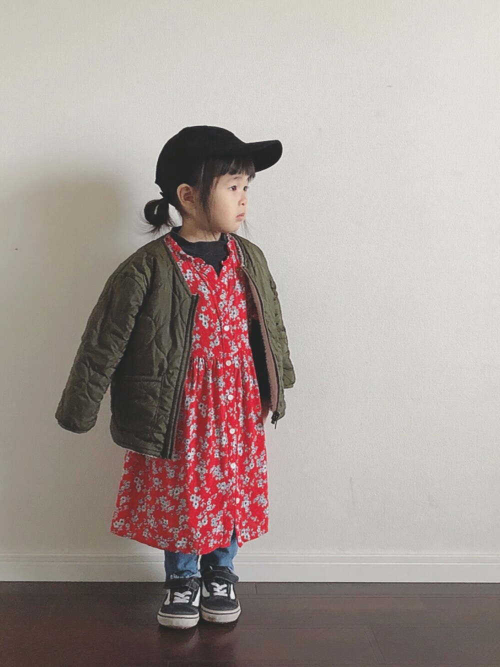 「キャップ、西松屋、キルティング、グローバルワーク(GLOBAL WORK)、花柄、デニム、VANS、おんなのこ、キッズコーデ」｜「西松屋のアイテム（キャップ、ピンク系）」を使った、Ripiさん（キッズ・90cm）の冬コーディネートの1枚目の写真