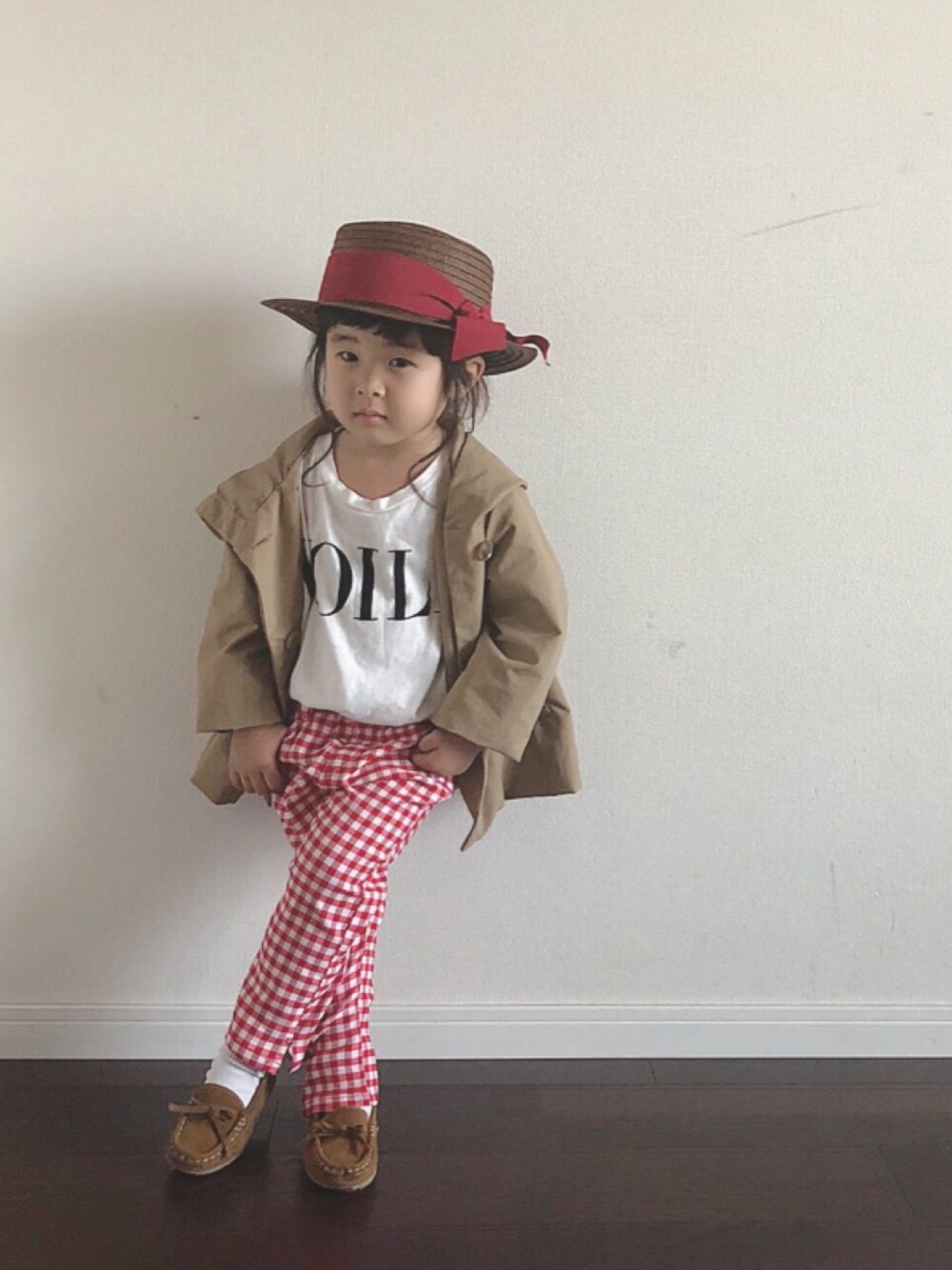 「春コーデ、ギンガムチェック、キッズコーデ、カンカン帽、ZARA、ZARA KIDS、ロゴT、モカシン、3歳」｜「petit mainのカンカン帽（ハット、ブラウン系）」を使った、Ripiさん（キッズ・90cm）の春コーディネートの1枚目の写真