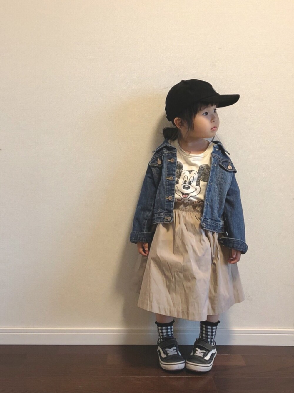 「お誕生日おめでとう！、リンクコーデ、ミッキー、ベージュ、キャップ、西松屋、VANS、バンズ、ギンガムチェック」｜「西松屋のアイテム（キャップ、ピンク系）」を使った、Ripiさん（キッズ・90cm）の春コーディネートの1枚目の写真