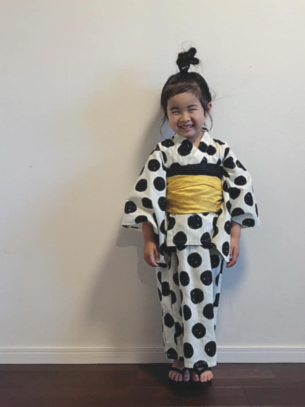 「小結どころか横綱感、ドット、水色、浴衣、黄色、モノトーン、キッズコーデ」｜「agnes b.の【WEB限定】HA03-01 ハートモチーフヘアゴム（ヘアゴム、ブラック系）」を使った、Ripiさん（キッズ・92cm）の夏コーディネートの1枚目の写真