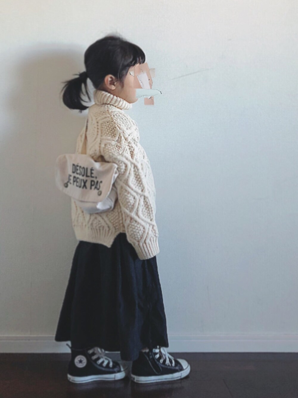 「panda、monmimi、シンプル、シンプルコーデ、モノトーン、モノトーンコーデ、ロングスカート、ニット、キッズコーデ」｜「pandaのアイテム（ニット/セーター、ベージュ系）」を使った、Ripiさん（キッズ・100cm）の秋コーディネートの1枚目の写真