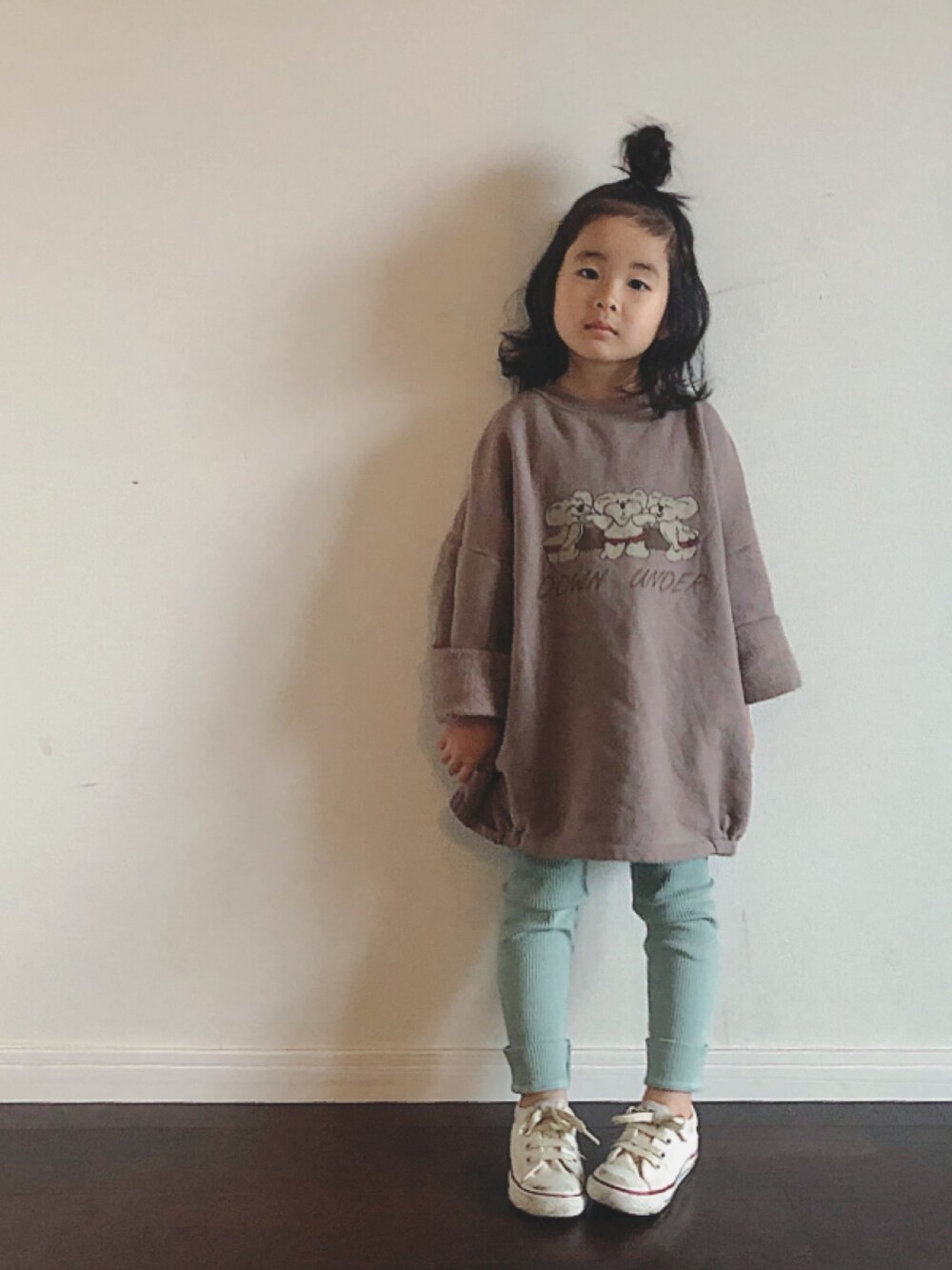 「年末WEAR感謝祭、コアラ、スウェット、韓国子供服、チョコミント、レギンス、リブレギンス、ゆるピタ、キッズコーデ、ミントグリーン」｜「mylittleclothesのアイテム（スウェット、ブラウン系）」を使った、Ripiさん（キッズ・100cm）の冬コーディネートの1枚目の写真