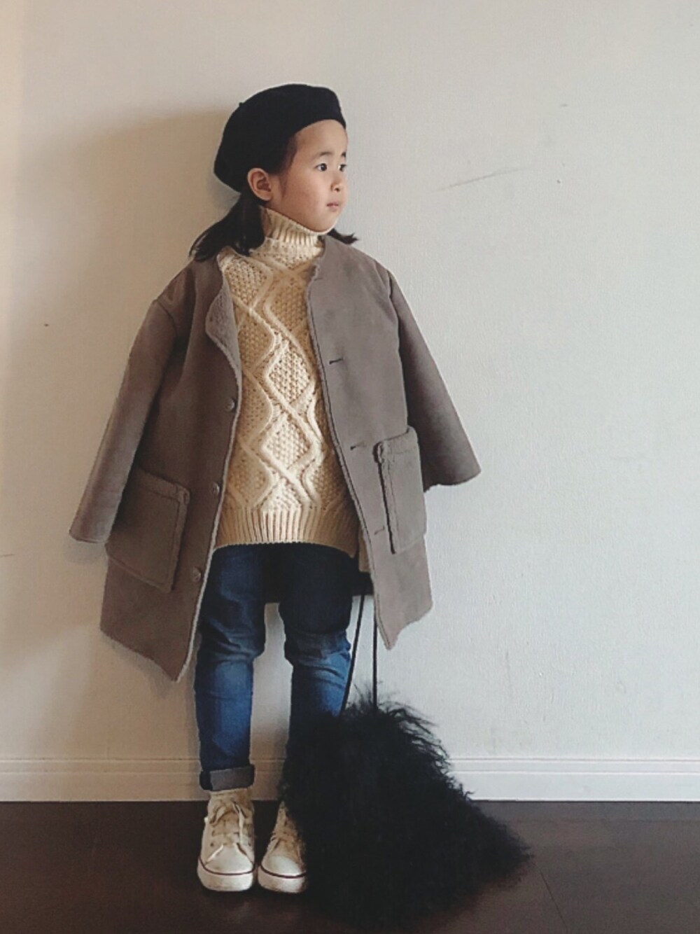 「年末WEAR感謝祭、キッズコーデ、シンプル、定番、ケーブルニット、panda、デニム、ZARA KIDS、コンバース、スキニーデニム」｜「pandaのアイテム（ニット/セーター、ベージュ系）」を使った、Ripiさん（キッズ・100cm）の冬コーディネートの1枚目の写真