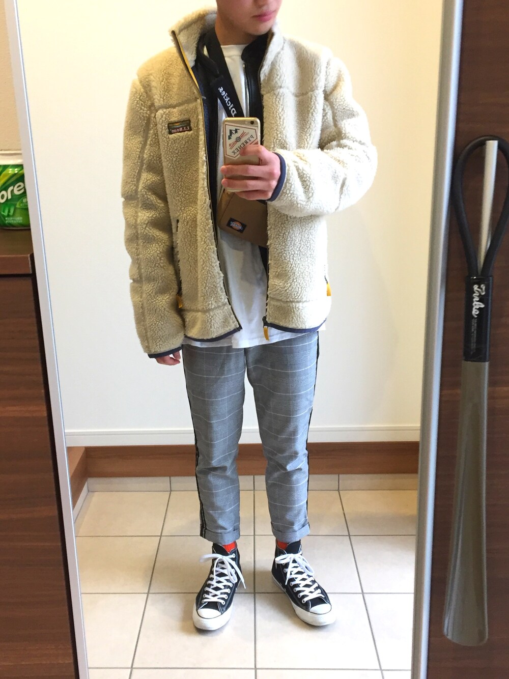 「休日スタイル、シンプルコーデ、おしゃれさんと繋がりたい、冬、スニーカー、今日のコーデ、ゆるコーデ、ライダース、フリース、アウターONアウター」｜「LIDNMのLIDnM / リドム ラムレザーシングルライダース L-17（ライダースジャケット、ブラック系）」を使った、ショウユー。さん（メンズ・173cm）の冬コーディネートの1枚目の写真