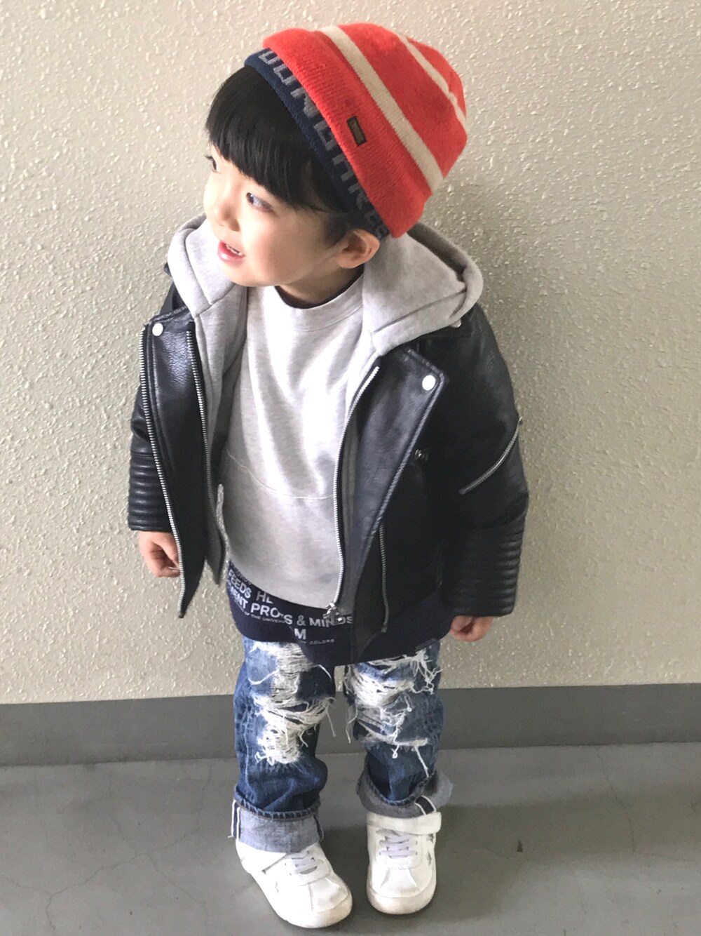 「ZARA KIDSのアイテム（ライダースジャケット、ブラック系）」を使った、ma-iさん（キッズ・100cm）の冬コーディネートの1枚目の写真