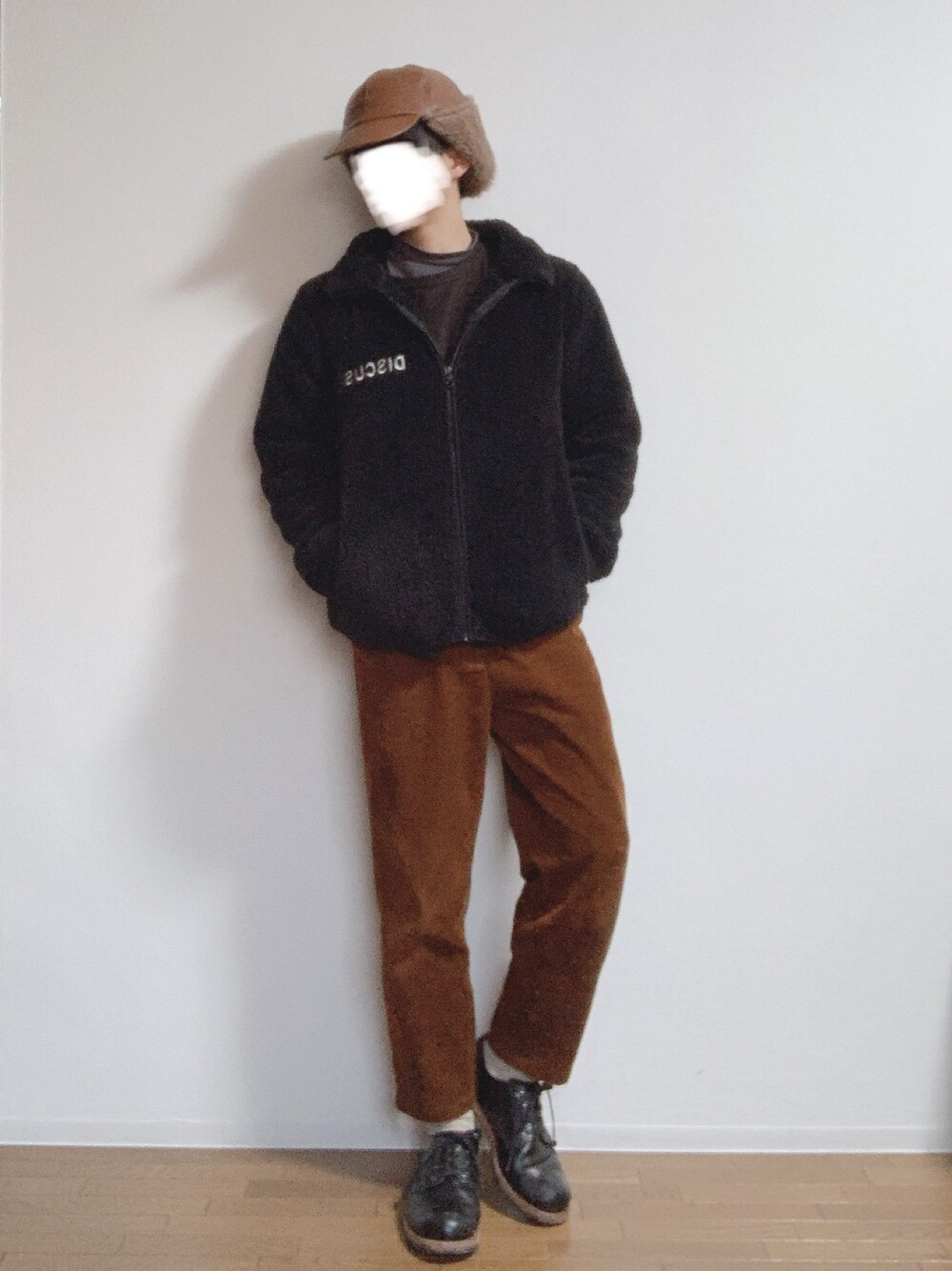 「クリスマスコーデ、カジュアル、コーデュロイ、フライトキャップ、GU、ボア」｜「Journal Standard TRISECTのアイテム（帽子、ブラウン系）」を使った、laikuさん（メンズ・168cm）の冬コーディネートの1枚目の写真