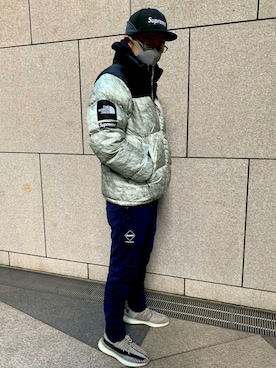 「Supreme （シュプリーム）のアイテム（ダウンジャケット/コート）」を使った、マングースさん（メンズ・173cm）の冬コーディネート