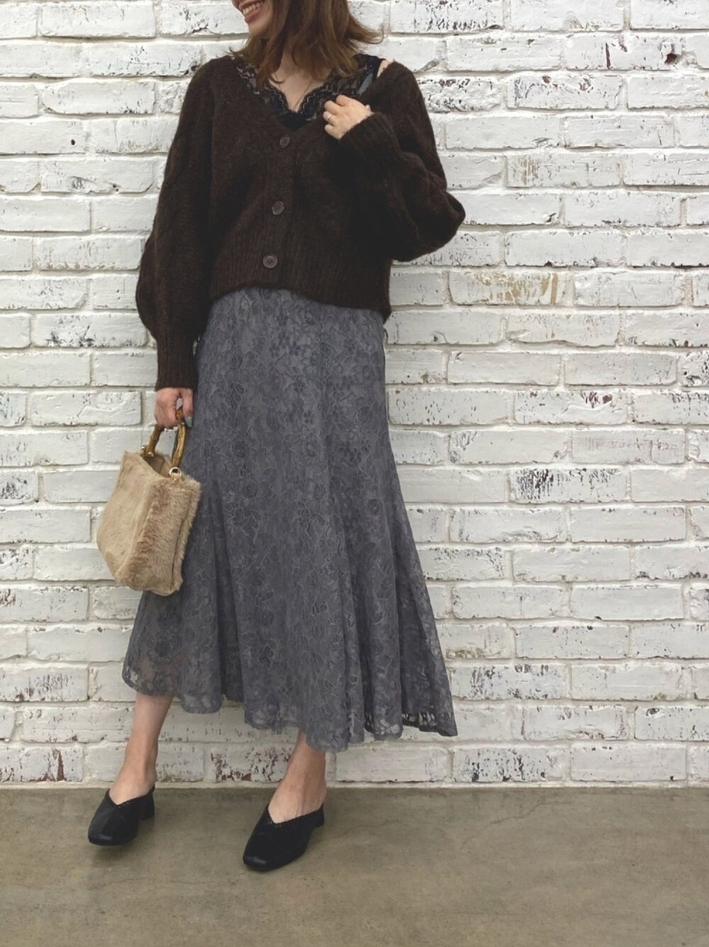 「秋服、オトナ女子、プチプラ、秋コーデ、ベロアスカート、レーススカート、カーディガン、バックリボン、ママコーデ」｜「natural coutureの【WEB限定】バックリボン杢もくショートカーディガン（カーディガン/ボレロ、ブラウン系）」を使った、MiZUKiさん（レディース・164cm）の秋コーディネートの1枚目の写真