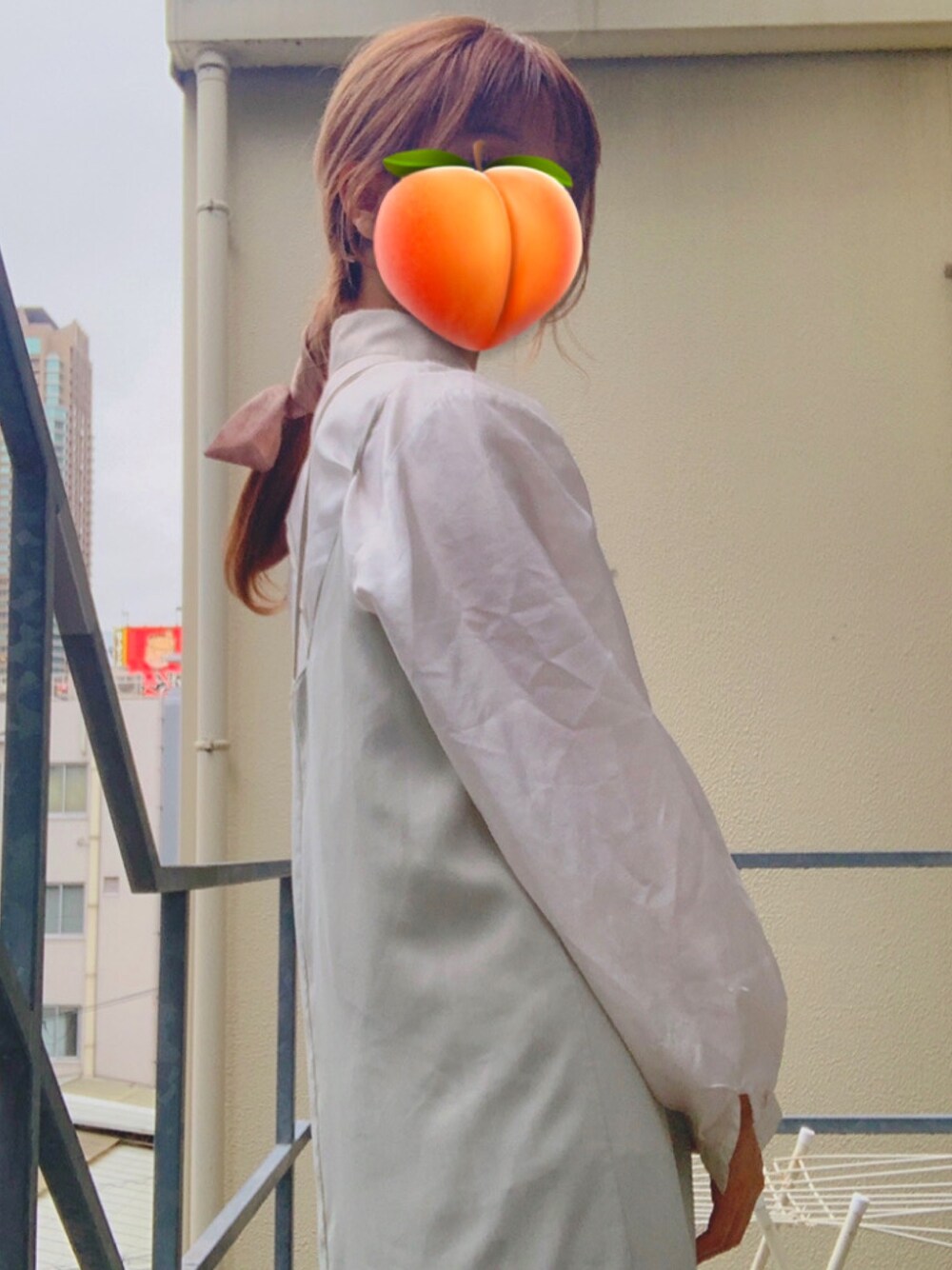 「カジュアルコーデ、低身長コーデ、雨の日コーデ、ブラウス」｜「grapefruitのアイテム（つなぎ/オールインワン、グリーン系）」を使った、マヨさん（レディース・150cm）の春コーディネートの1枚目の写真