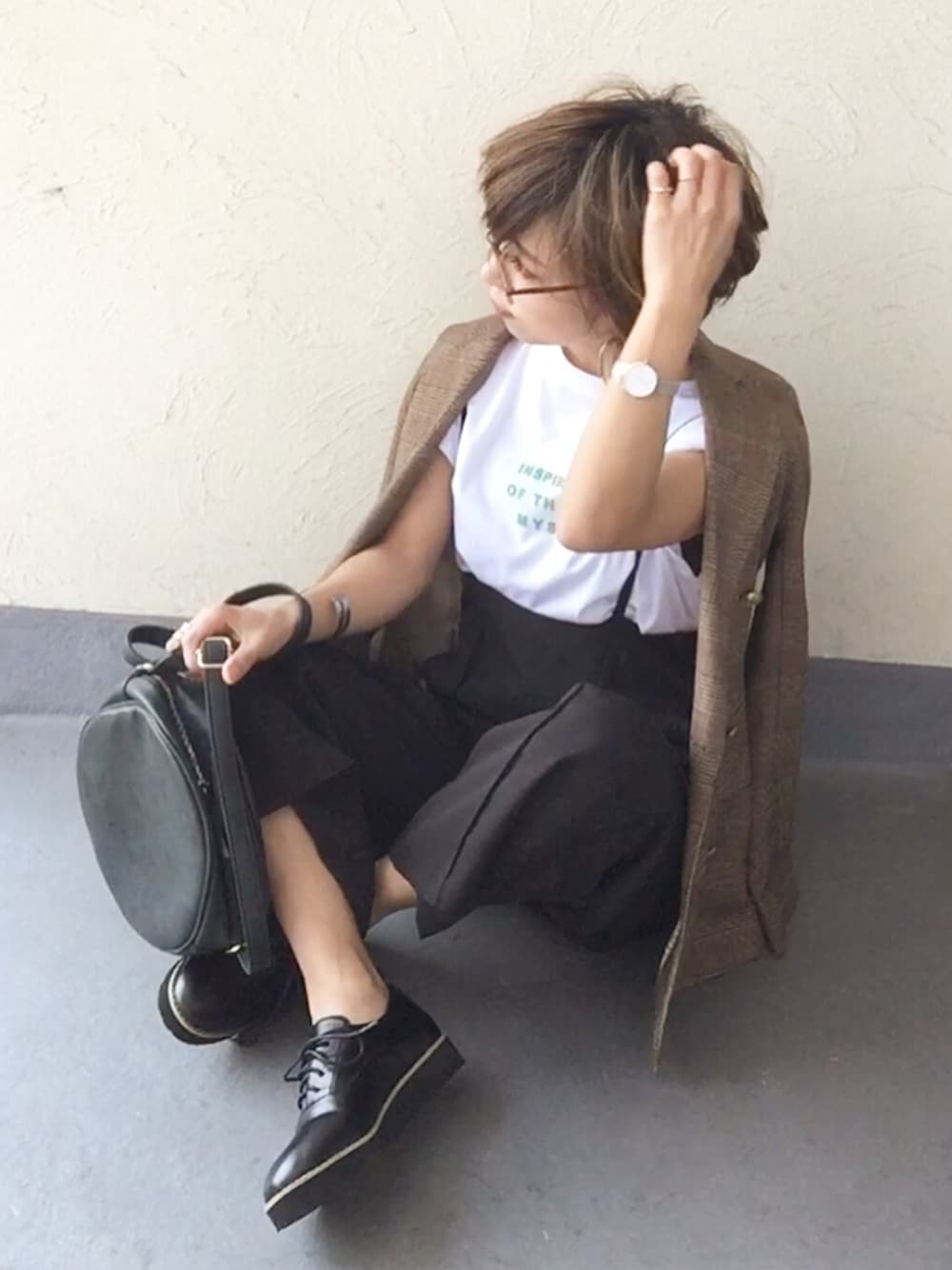 「ジャケット、グレンチェック、ロゴT、マニッシュ、ダテメガネ、はるコーデ、きれいめカジュアル、オトナ女子、ootd、大人コーデ」｜「ZARAのアイテム（Tシャツ/カットソー、ホワイト系）」を使った、emiko☆さん（レディース・155cm）の春コーディネートの1枚目の写真