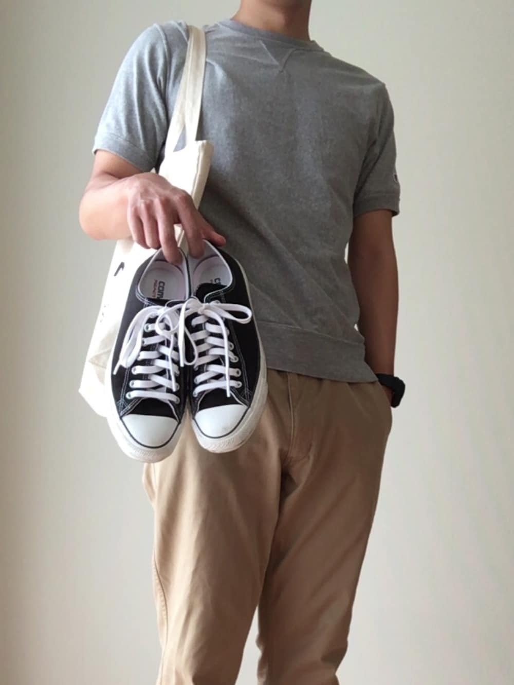 「Champion、UNIQLO、G-SHOCK、FREDY&GLOSTER、converse」｜「Championのアイテム（Tシャツ/カットソー、グレー系）」を使った、muraさん（メンズ・180cm）の春コーディネートの1枚目の写真