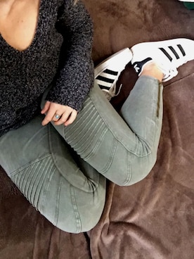 「travel」｜「アイテム（ニット/セーター）」を使った、Hannah Smithさん（レディース・168cm）の冬コーディネート