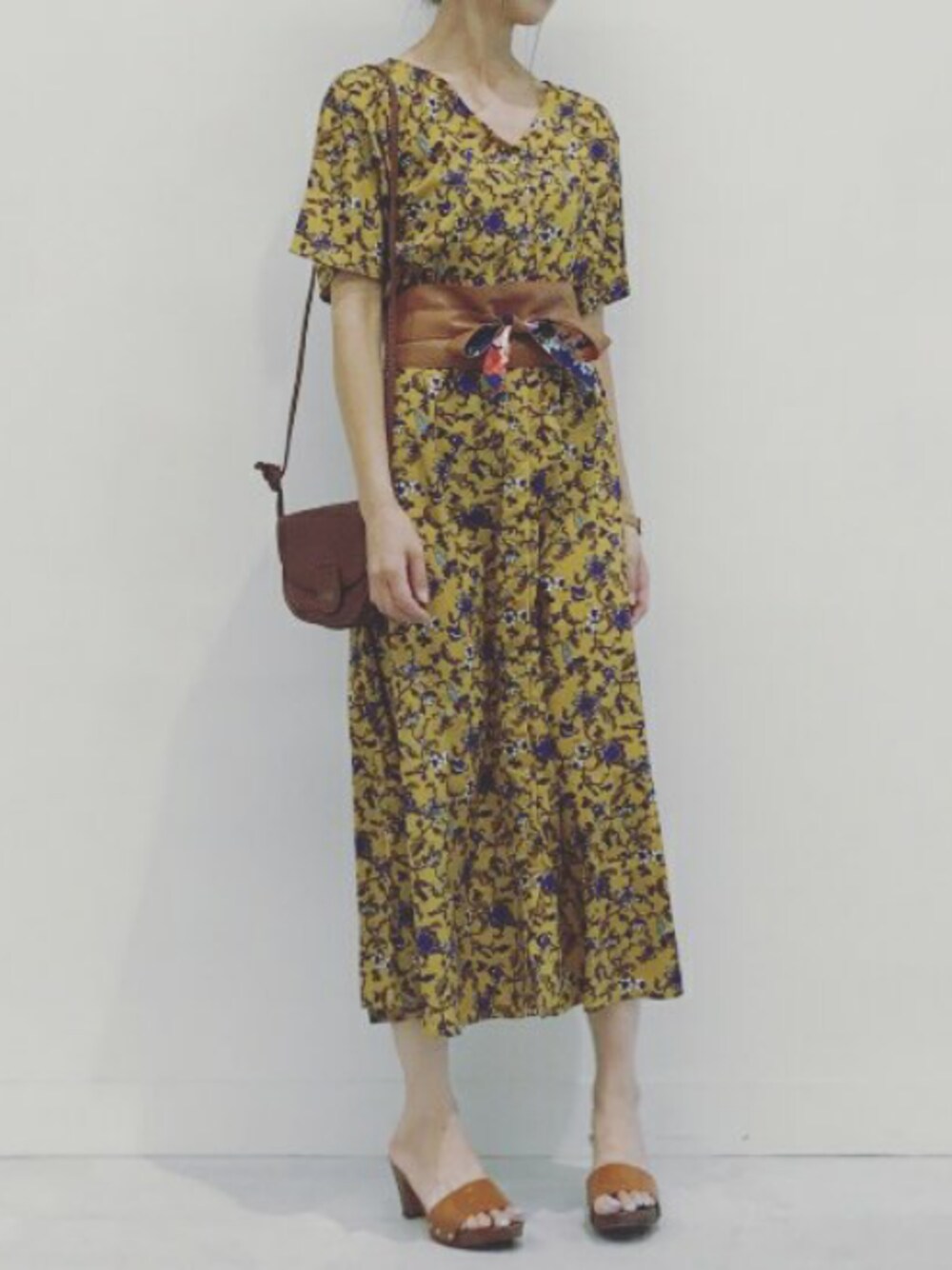「オトナカジュアル、ootd、オトナ女子、夏コーデ、ハイウエスト、花柄、花柄ワンピース、ロングガウン、花柄ｶﾞｳﾝ、copine」｜「copineの★再入荷★ヴィンテージ花柄Vネックロングワンピース/ロングガウン（4color）【クリックポスト対象商品】（ワンピース、その他）」を使った、ikuさん（レディース・161cm）の夏コーディネートの1枚目の写真