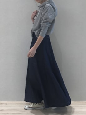 「アイテム（デニムスカート）」を使った、ikuさん（レディース・161cm）の秋コーディネート