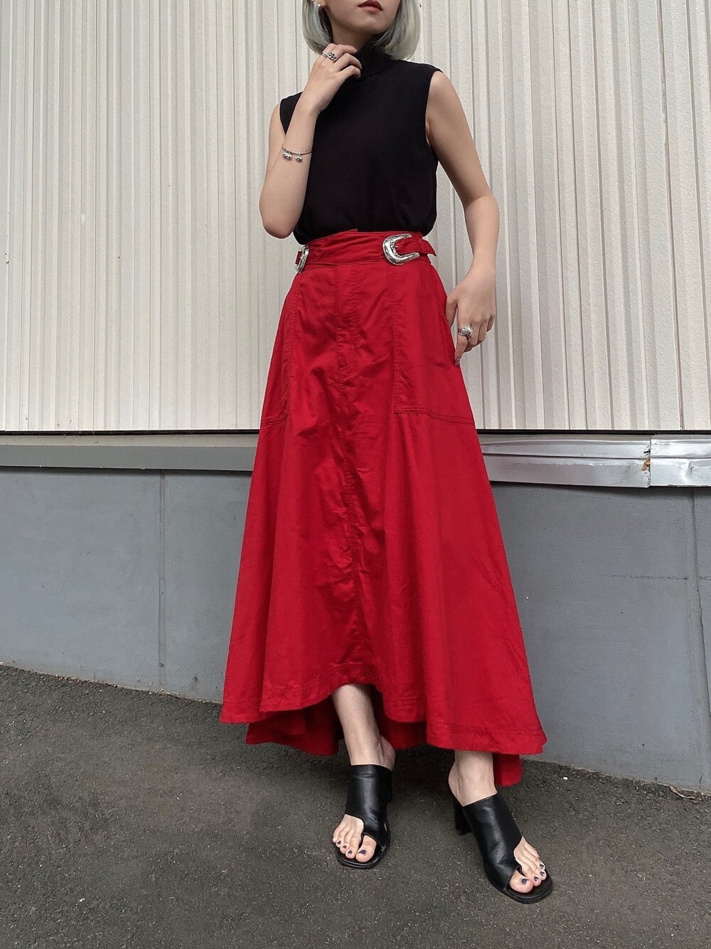 「オトナカジュアル、休日スタイル、おしゃれさんと繋がりたい、低身長コーデ、ロングスカート、ラクチンコーデ、モード系、モード、カジュアルコーデ、赤」｜「OZOCのトングサンダル（サンダル、ブラック系）」を使った、YOCHI🍂さん（レディース・153cm）の夏コーディネートの1枚目の写真
