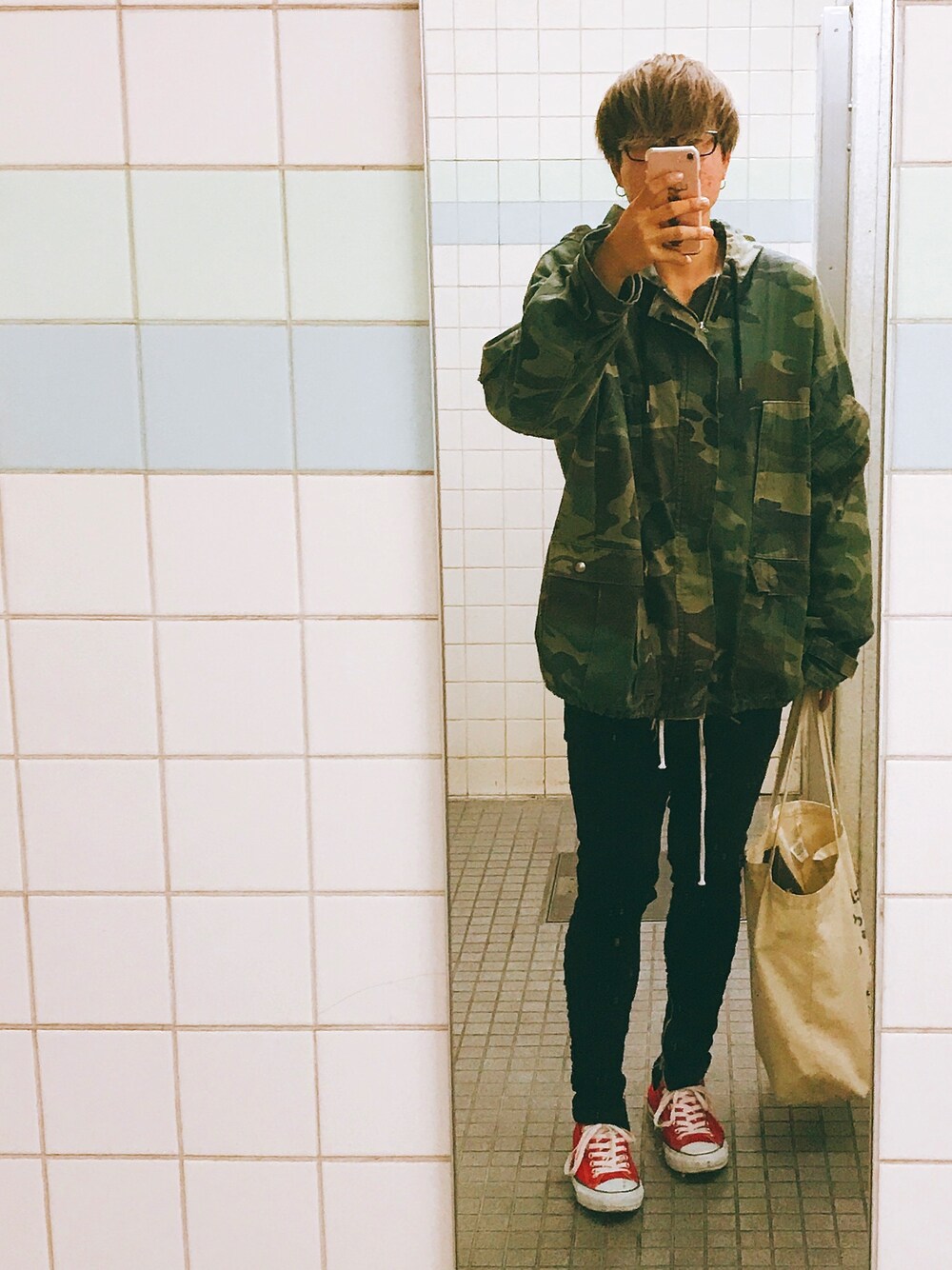 「ZARA、ビッグシルエット、converse、迷彩、ミリタリージャケット、H&M、秋冬コーデ、クリスチャンコーデ」｜「ZARAのアイテム（ミリタリージャケット、グリーン系）」を使った、ひっぽちょっぱーさん（メンズ・176cm）の秋コーディネートの1枚目の写真