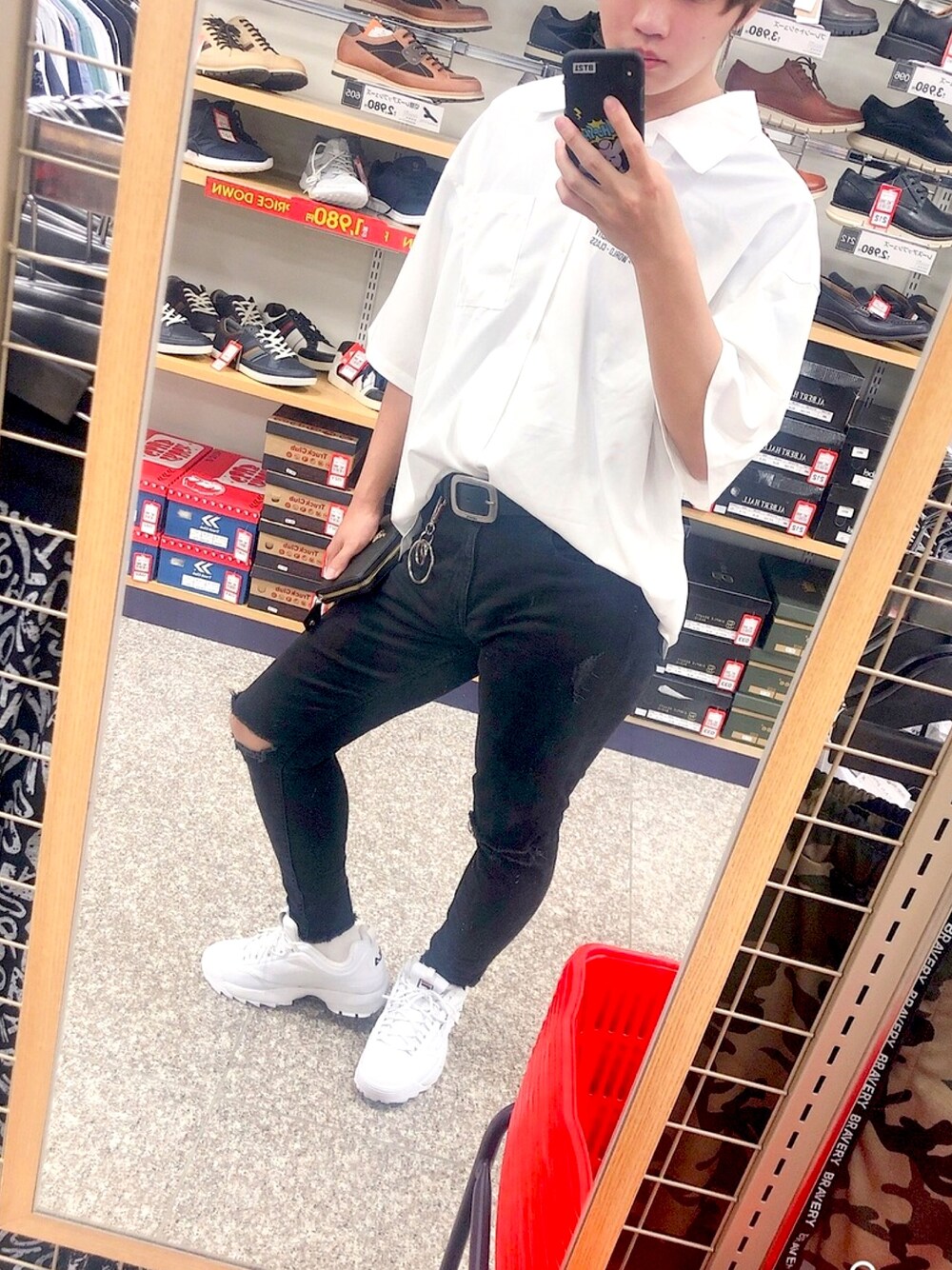 「韓国ファッション、夏、BTS」｜「FILAのFILA Disrupter 2 (WHT)（スニーカー、ホワイト系）」を使った、ちーちゃんさん（メンズ・175cm）の夏コーディネートの1枚目の写真