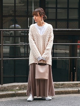 「ベロアスカート」｜「アイテム（スニーカー）」を使った、arisaさん（レディース・160cm）の秋コーディネート