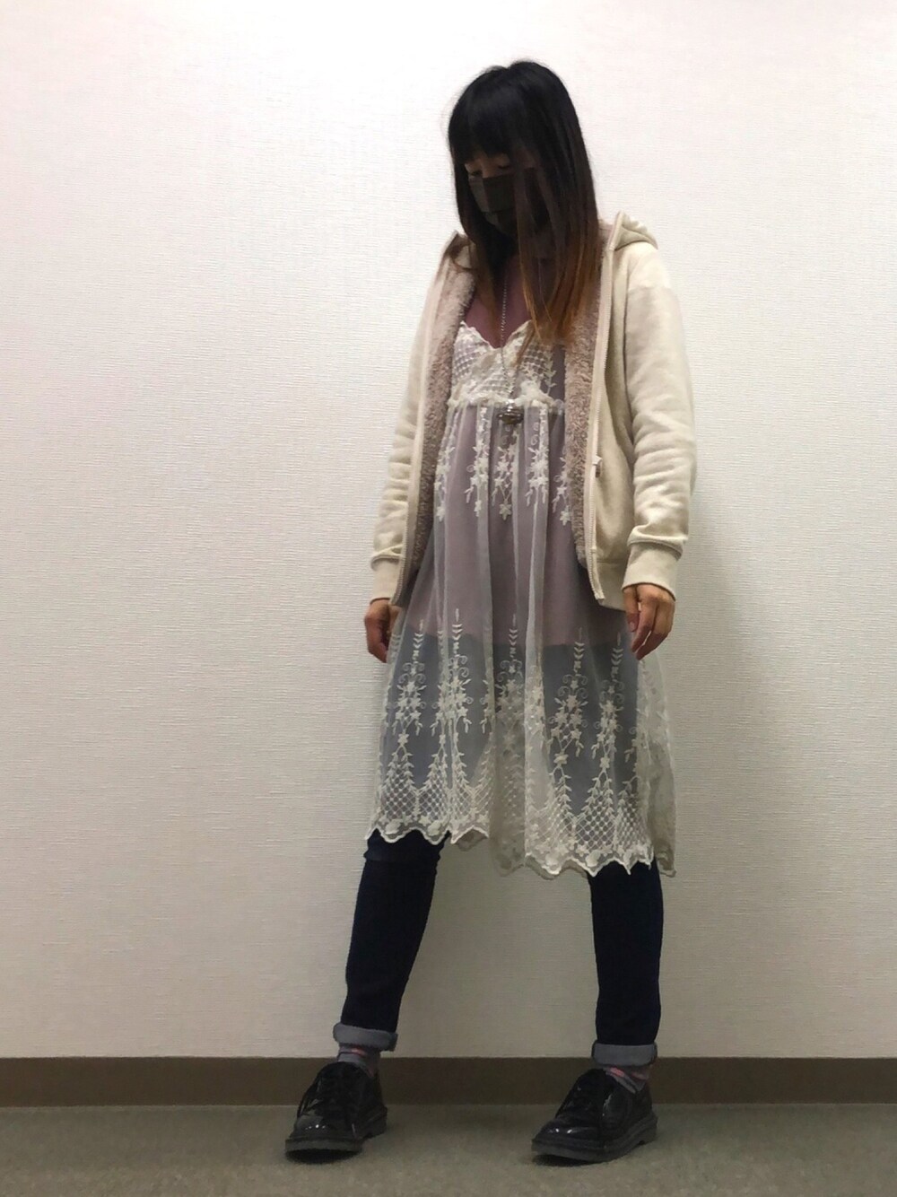 「通勤コーデ、朝はまだまだ寒い」｜「UNIQLOのアイテム（パーカー、ホワイト系）」を使った、sojaymさん（レディース・157cm）の春コーディネートの1枚目の写真
