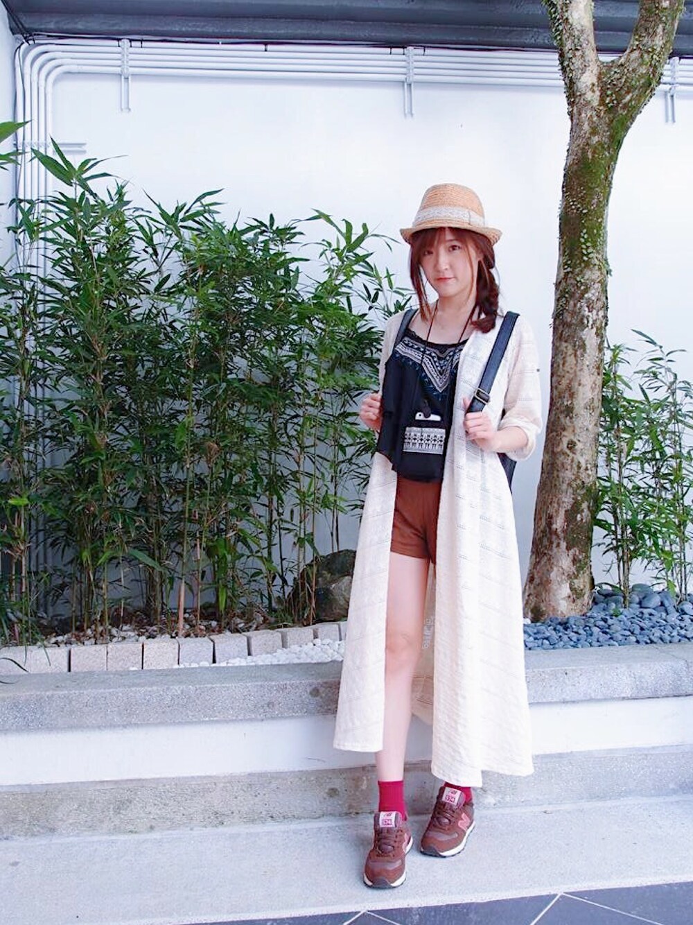 「NEW BALANCEのアイテム（スニーカー、ブラウン系）」を使った、erika shihさん（レディース・160cm）の秋コーディネートの1枚目の写真