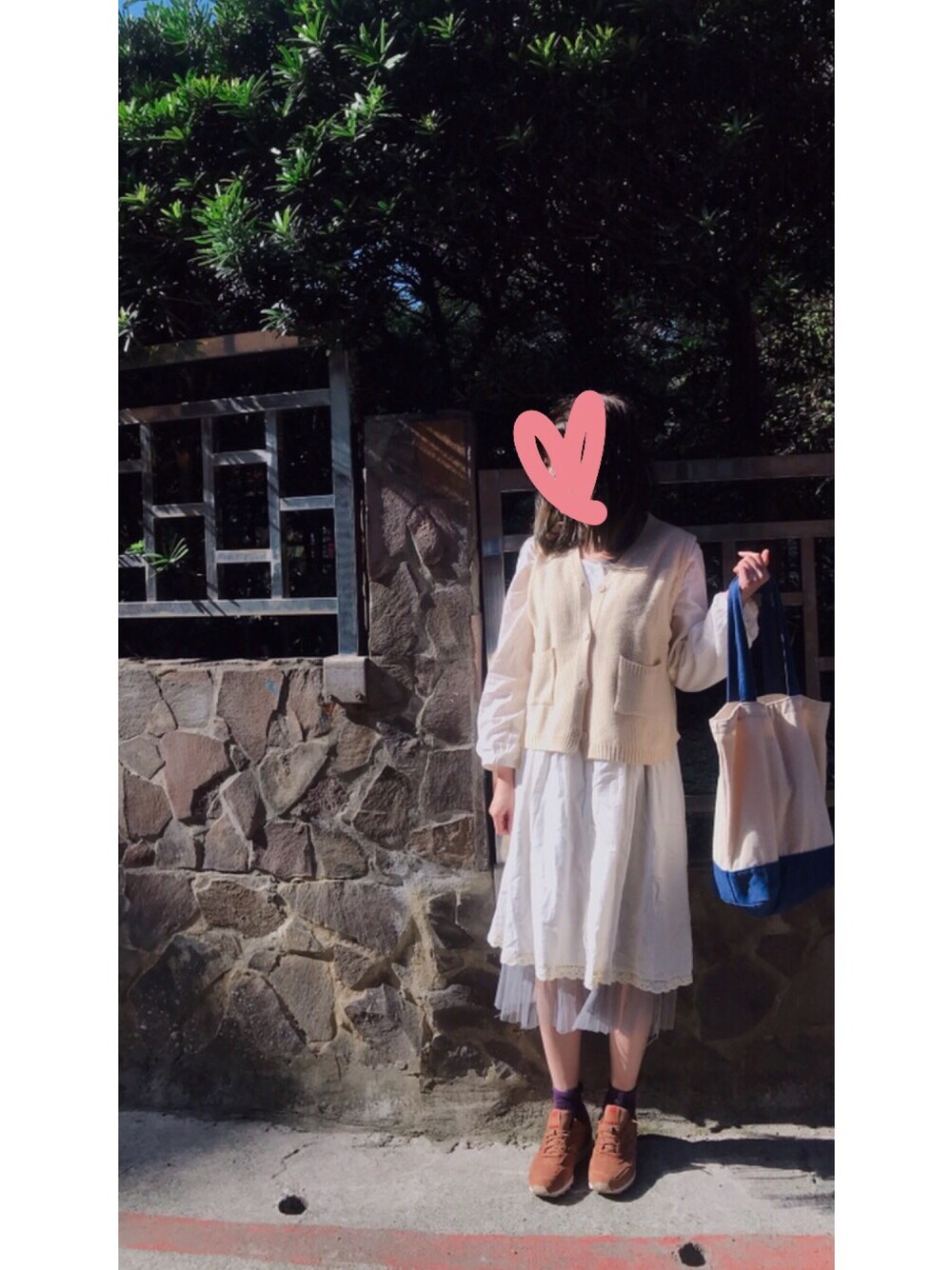 「ootd、Saturday、winter」｜「NEW BALANCEのアイテム（スニーカー、ブラウン系）」を使った、erika shihさん（レディース・160cm）の冬コーディネートの1枚目の写真
