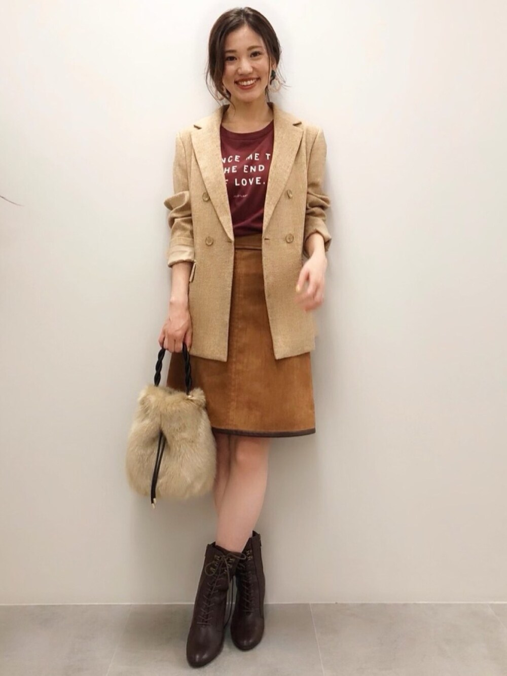 「Tシャツ、秋のコーデ、大人カジュアル、ジャケットスタイル、JILLSTUART、ジルスチュアート、秋のブラウンスタイル」｜「JILL STUARTの◆ フィリーツィードテーラードジャケット（テーラードジャケット、ベージュ系）」を使った、MEGさん（レディース・157cm）の夏コーディネートの1枚目の写真