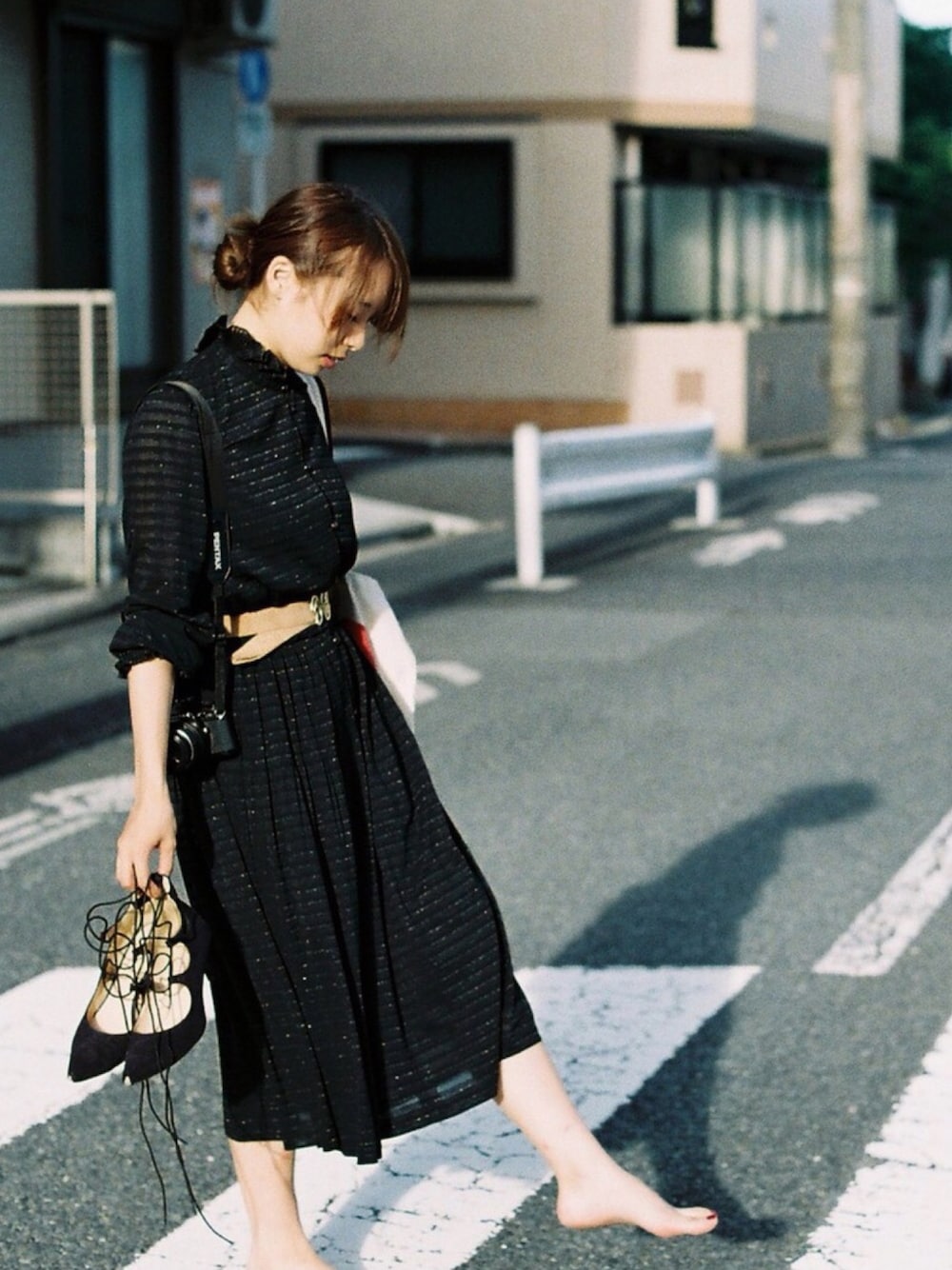 「夏コーデ、オトナカジュアル、ラクチンコーデ、プチプラコーデ、vintage、古着、used、おしゃれさんと繋がりたい、ワンピース、フリル」｜「3びきの子ねこのアイテム（ベルト、ベージュ系）」を使った、Haruka Yokotaさん（レディース・156cm）の夏コーディネートの1枚目の写真