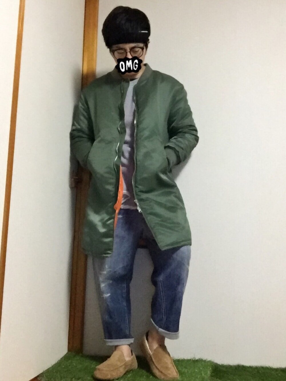 「シンプルコーデ、冬、デニム、グレー、ロングMA-1、スエット、outfit、ヘッドバンド、ターバン、めがね」｜「OVERRIDEの【override】 TOKKURI HEADBAND 2WAY/ オーバーライド とっくりヘッドバンド ツーウェイ（ヘアバンド、ブラック系）」を使った、hirocazuさん（メンズ・168cm）の冬コーディネートの1枚目の写真
