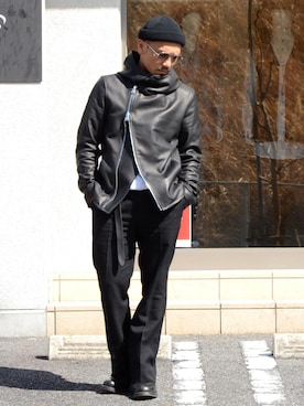 「スラックスパンツ」｜「アイテム（ライダースジャケット）」を使った、Mojaさん（メンズ・166cm）の春コーディネート