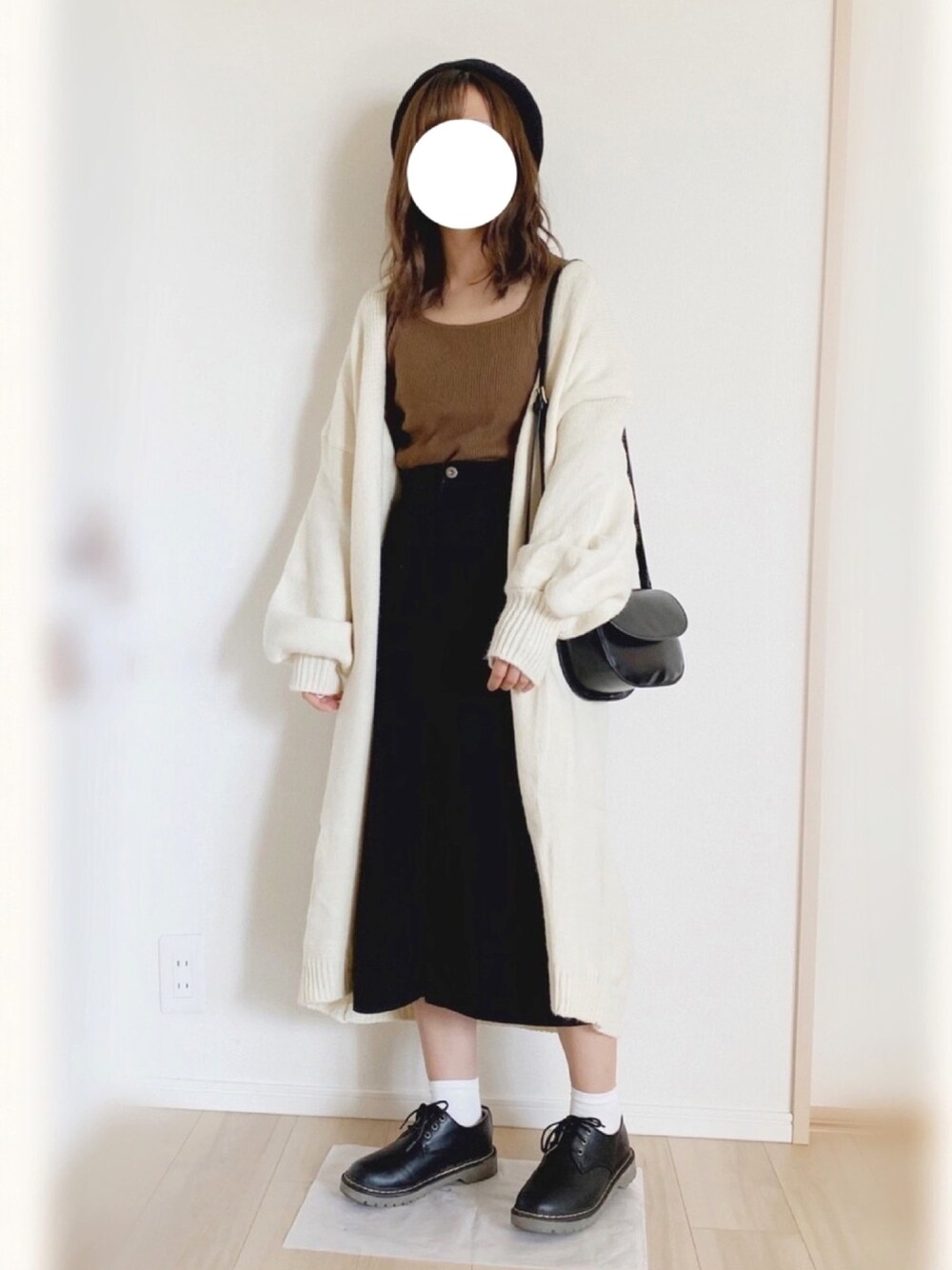 「シンプルコーデ、デート、デートスタイル（WOMEN）、カーディガン、ロングカーディガン、プチプラ、プチプラコーデ、タイトスカート、スクエアネック(ネック)、ベレー帽」｜「LAKOLEのウール混バスクベレー帽 / LAKOLE（ハンチング/ベレー帽、ブラック系）」を使った、きみさん（レディース・155cm）の秋コーディネートの1枚目の写真