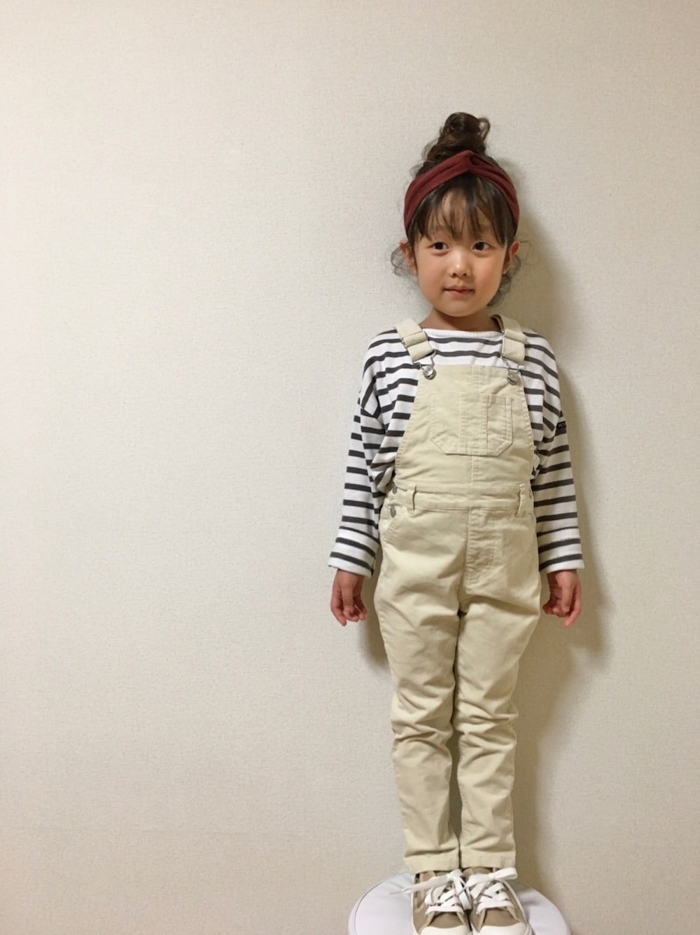 「サロペット、GLOBAL WORK、グローバルワーク(GLOBAL WORK)、5歳、petit main、コーデュロイサロペット、プティマイン、5歳女の子、あずきいろまつり2020」｜「petit mainのボーダー長袖Tシャツ（Tシャツ/カットソー、グリーン系）」を使った、ぷっぷりんさん（キッズ・110cm）の秋コーディネートの1枚目の写真