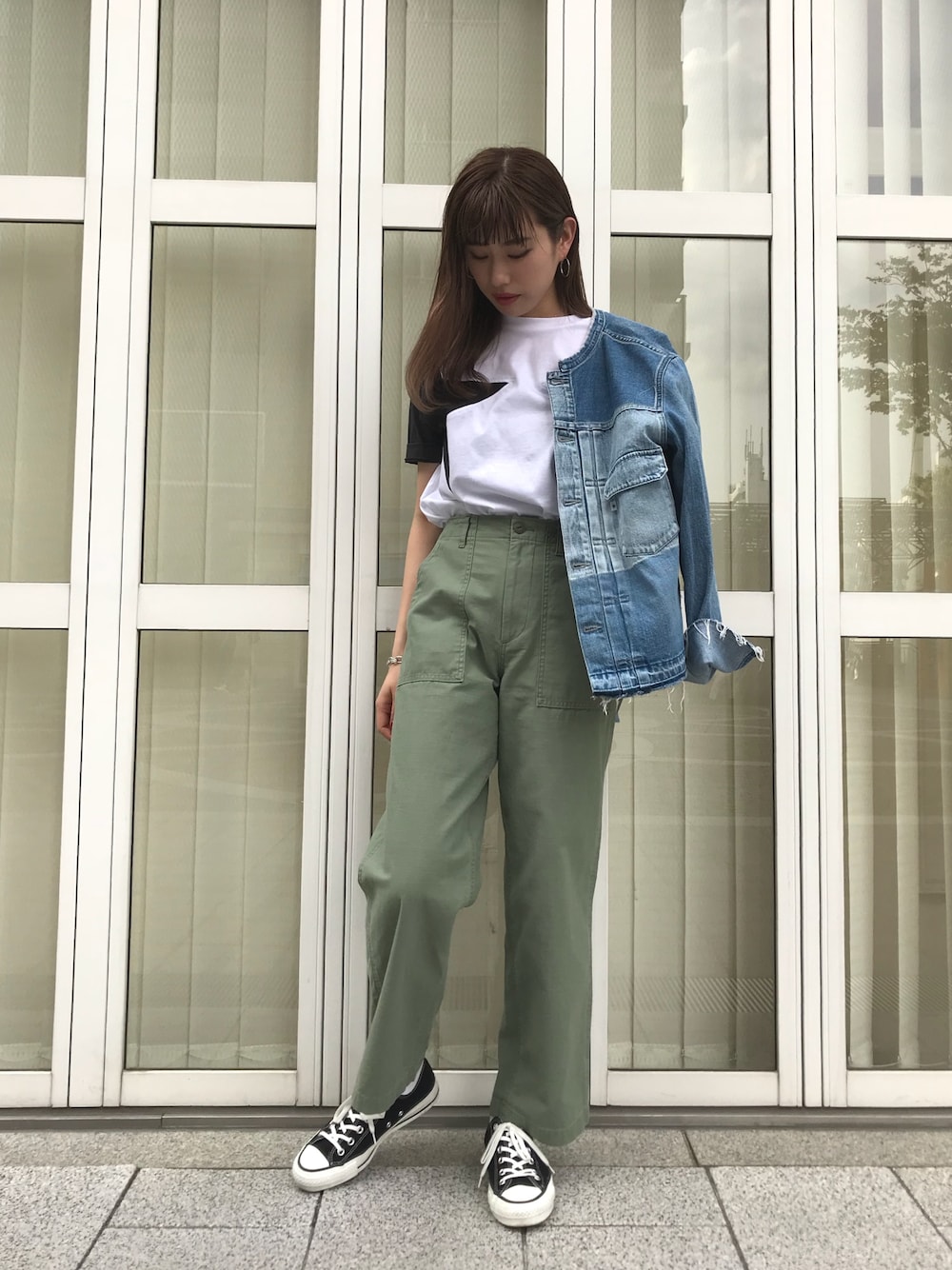 「コンバース、コンバーストウキョウ、converse、conversetokyo、シンプルコーデ、オトナカジュアル、パンツスタイル、春コーデ」｜「CONVERSE TOKYOの星切り替えTシャツ（Tシャツ/カットソー、ホワイト系）」を使った、kuro74さん（レディース・165cm）の春コーディネートの1枚目の写真