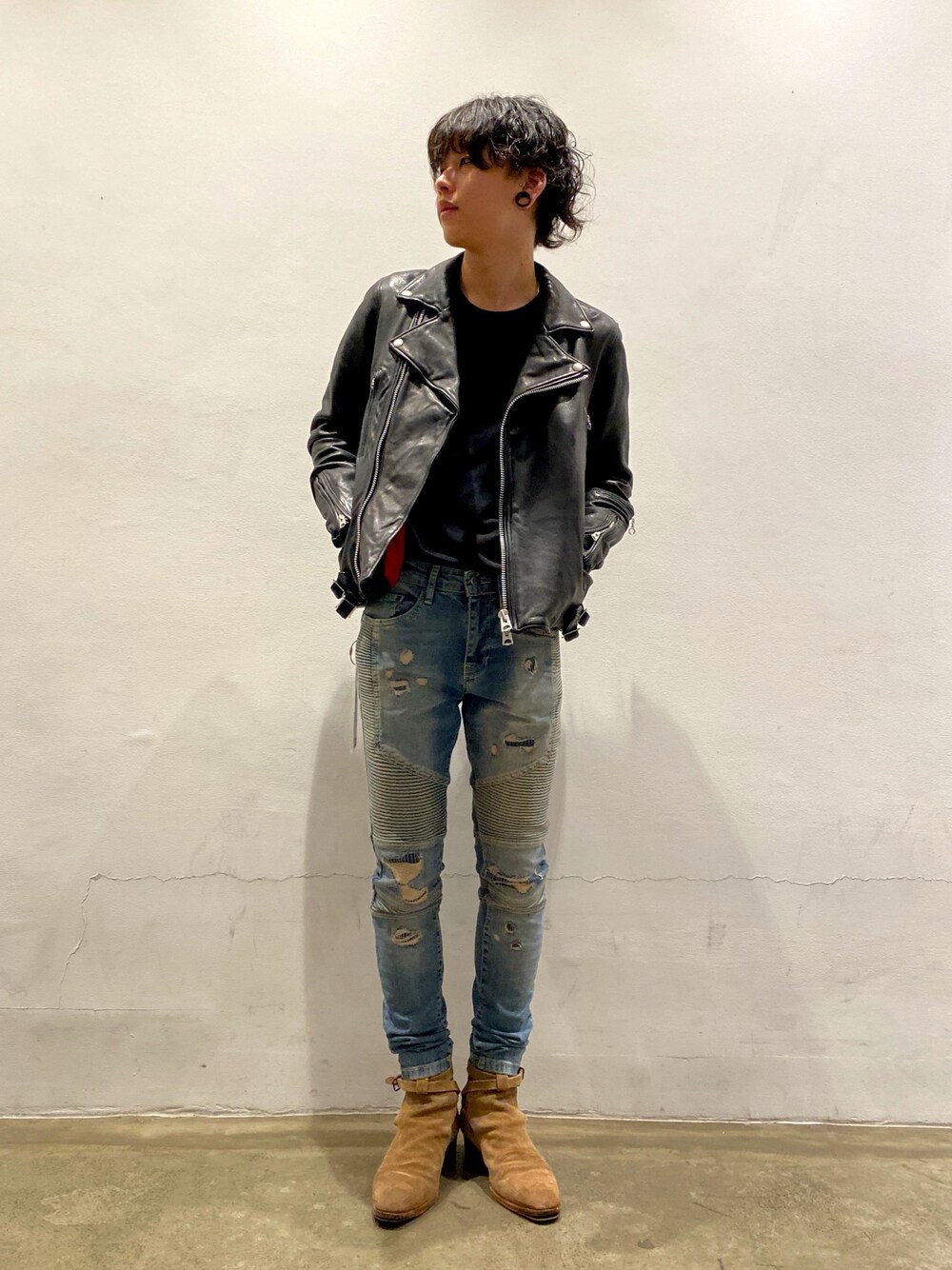 「おしゃれさんと繋がりたい、秋冬コーデ、ブラック、ストリート、秋のコーデ、モノトーンコーデ、ootd、いいね、save、フォローお願いします🤑、LHP、スタッフセンバツ」｜「L.H.PのLHP/エルエイチピー/シープスキン パディングダブルライダースジャケット《THERMOLITE》（ライダースジャケット、ブラック系）」を使った、クロカワ　リオさん（メンズ・170cm）の秋コーディネートの1枚目の写真