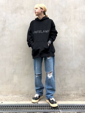 「WHITELAND（ホワイトランド）のアイテム（デニムパンツ）」を使った、クロカワ　リオさん（メンズ・170cm）の春コーディネート