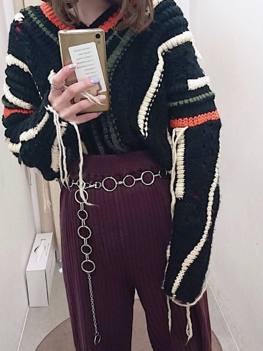 「冬コーデ、ニット、黒、パープル、ニットパンツ、アパレルスタッフ、archives、フリンジニット、Vネック、プチプラ」｜「archivesの80'sジャガードチルデンニットプルオーバー（ニット/セーター、ブラック系）」を使った、Momoeさん（レディース・160cm）の冬コーディネートの1枚目の写真