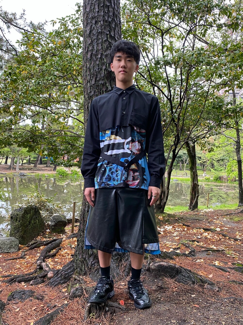 「今日のコーデ、春、いいね、save、フォローお願いします🤑、ショーツ、コムデギャルソンオムプリュス、COMME des GARCONS HOMME PLUS、おしゃれさんと繋がりたい、お洒落さんとつながりたい」｜「COMME des GARCONS HOMME PLUSのアイテム（シャツ/ブラウス、ブラック系）」を使った、ユウヤさん（メンズ・178cm）の春コーディネートの1枚目の写真