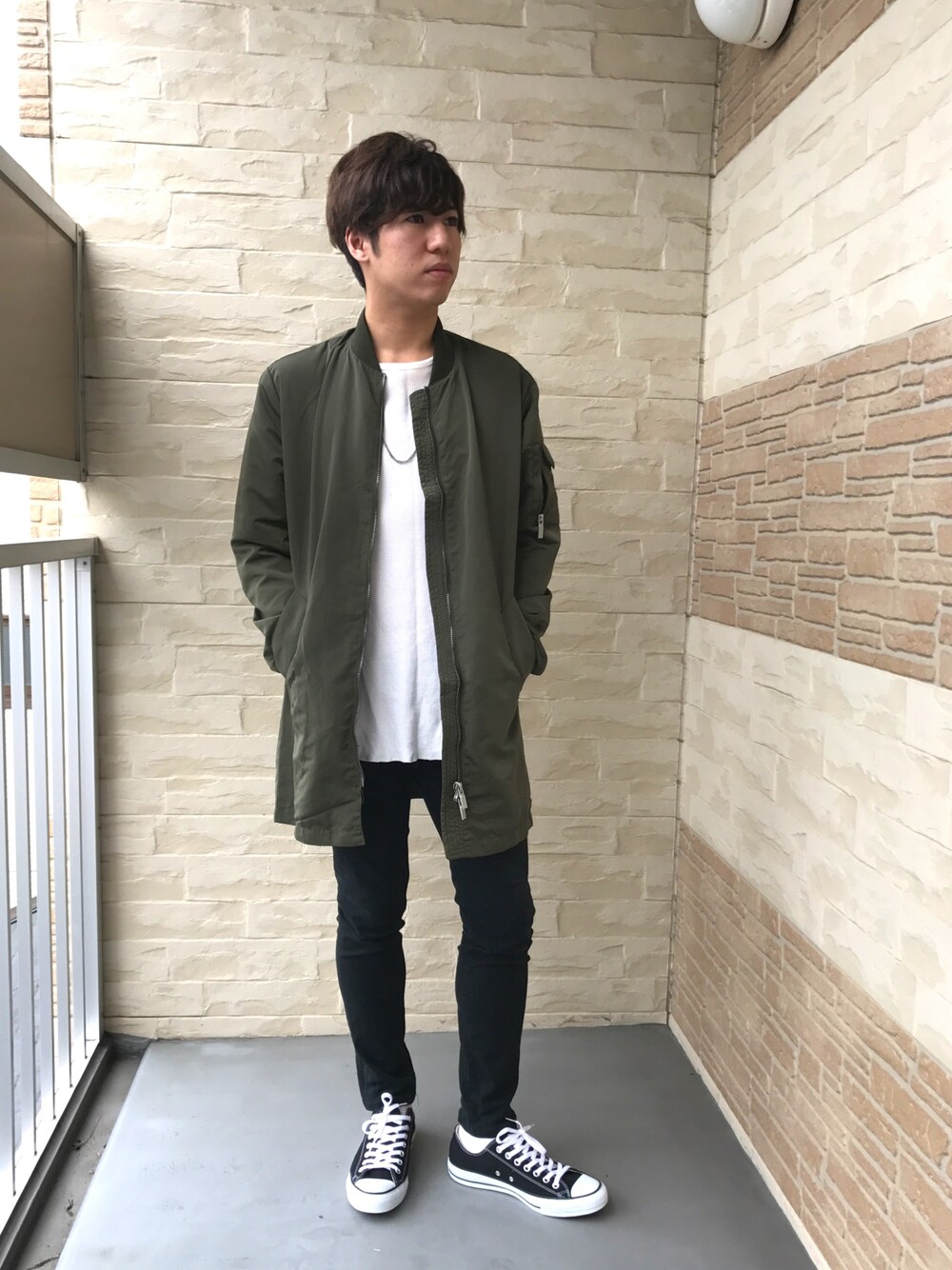 「秋のコーデ、MA-1、カーキ」｜「HAREのサーマルセミロングカットソー(HARE)（Tシャツ/カットソー、ホワイト系）」を使った、ｉｓａｏｗさん（メンズ・174cm）の秋コーディネートの1枚目の写真