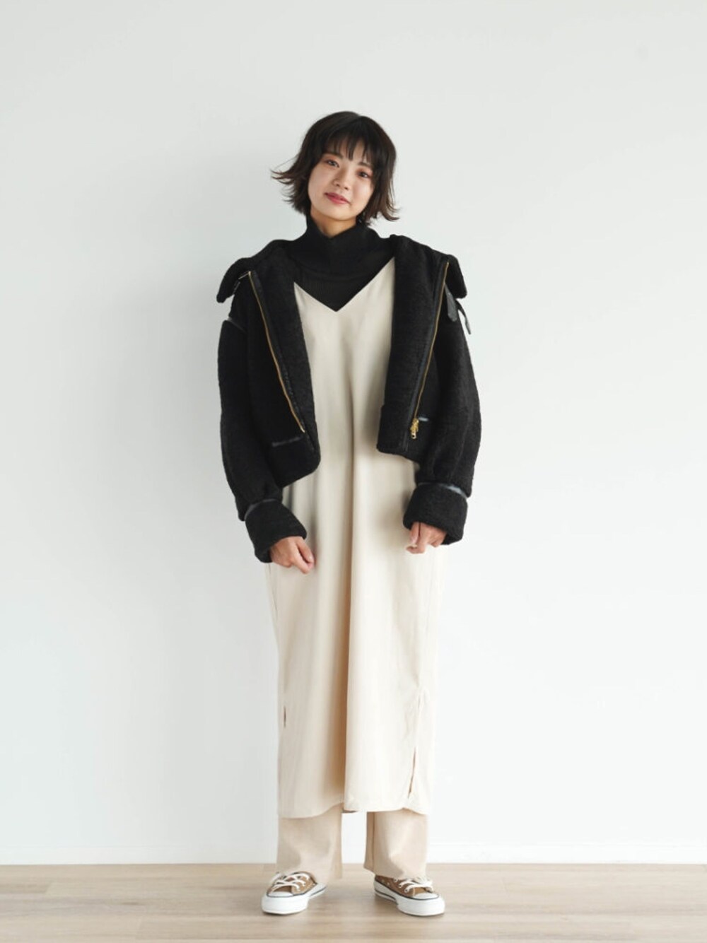 「ボンバージャケット、大人カジュアル、170cm、ジャンパースカート、カーキ、ボア、ボアジャケット、FIKA.、フィーカ、kha:ki」｜「kha:kiのアイテム（ジャケット/アウター、ブラック系）」を使った、FIKA.さん（レディース・170cm）の秋コーディネートの1枚目の写真
