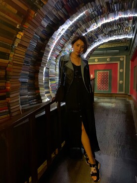 「Guess（ゲス）のアイテム（ライダースジャケット）」を使った、Yami takarai さん（レディース・170cm）の春コーディネート