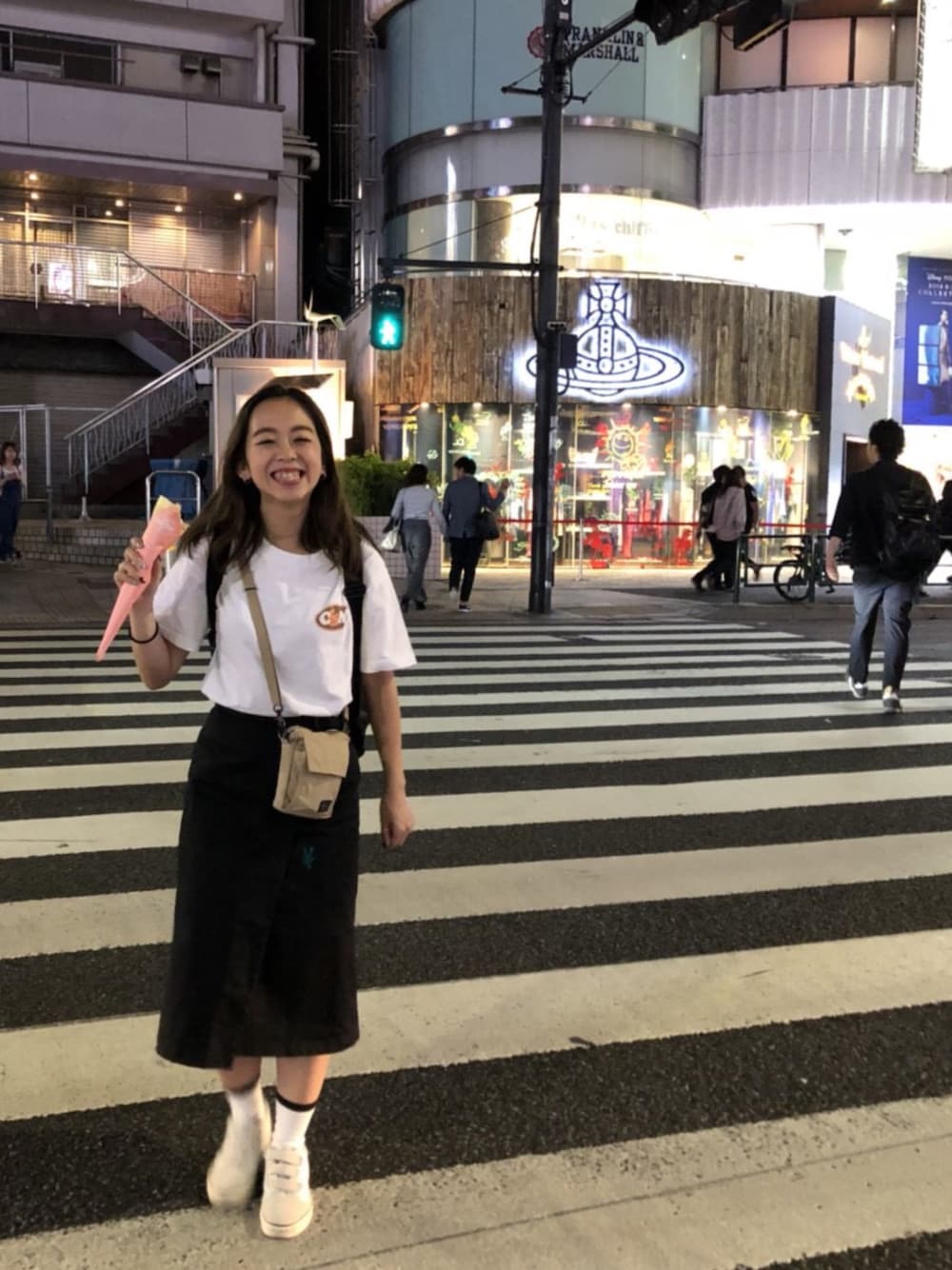 「whimsy、PORTER、porteryoshida、chocolatejesus 、OPENING CEREMONY、openingceremony、VANS、ベルクロ、KYNE、サコッシュ」｜「chocolatejesusのアイテム（Tシャツ/カットソー、ホワイト系）」を使った、Mikuさん（レディース・154cm）の春コーディネートの1枚目の写真