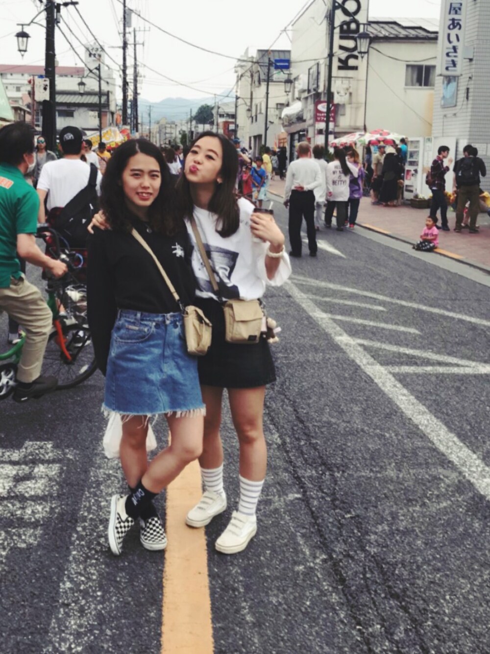 「cavempt、PORTER、Noahclothing、VANS、SLY、ミニスカート、お祭り」｜「PORTERのアイテム（ショルダーバッグ、ベージュ系）」を使った、Mikuさん（レディース・154cm）の春コーディネートの1枚目の写真