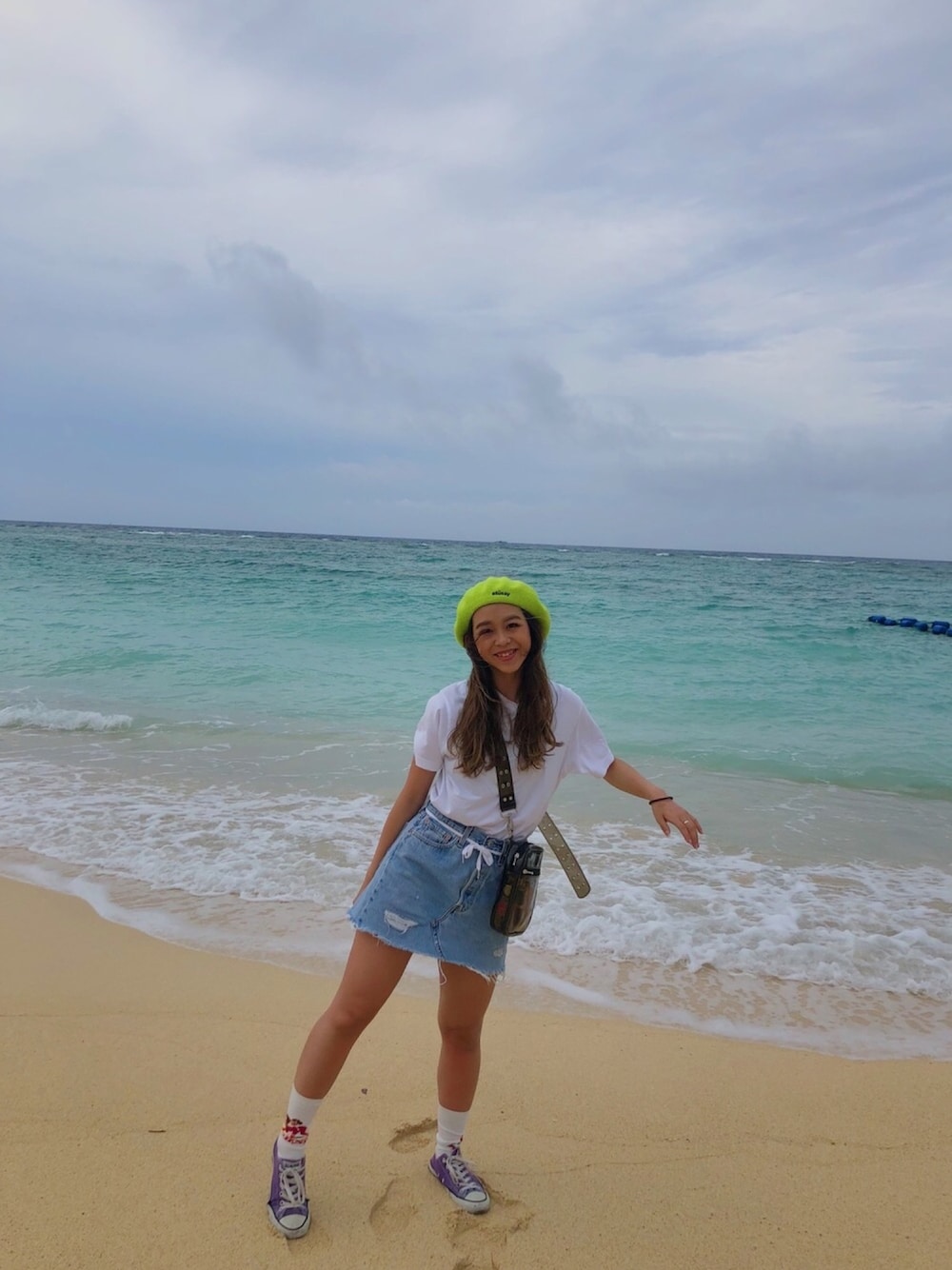 「stussy、stussy women、デニムスカート、デニム、whimsy、クリアバック、jouetie、バーバリー、burberry、白Tシャツ」｜「STUSSYのArren Felt Beret（ハンチング/ベレー帽、グリーン系）」を使った、Mikuさん（レディース・155cm）の夏コーディネートの1枚目の写真