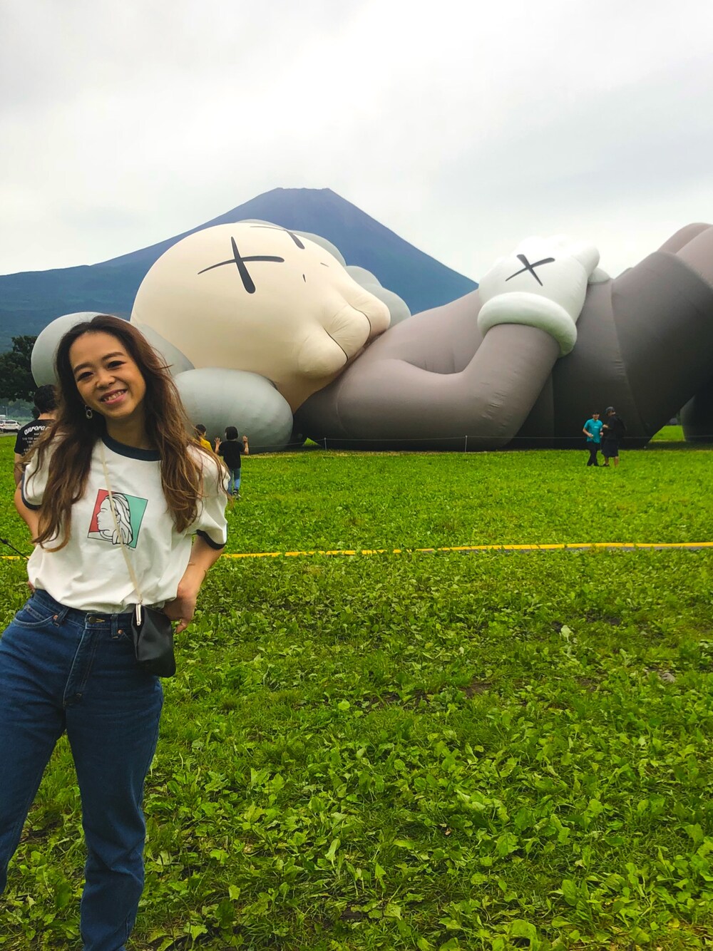 「Amijed、neneacc、タカラモノ、LEE、デニムパンツ、NIKE、airforce1、stussy women、kaws、富士山」｜「KAWSのアイテム（インテリア、その他）」を使った、Mikuさん（レディース・154cm）の夏コーディネートの1枚目の写真