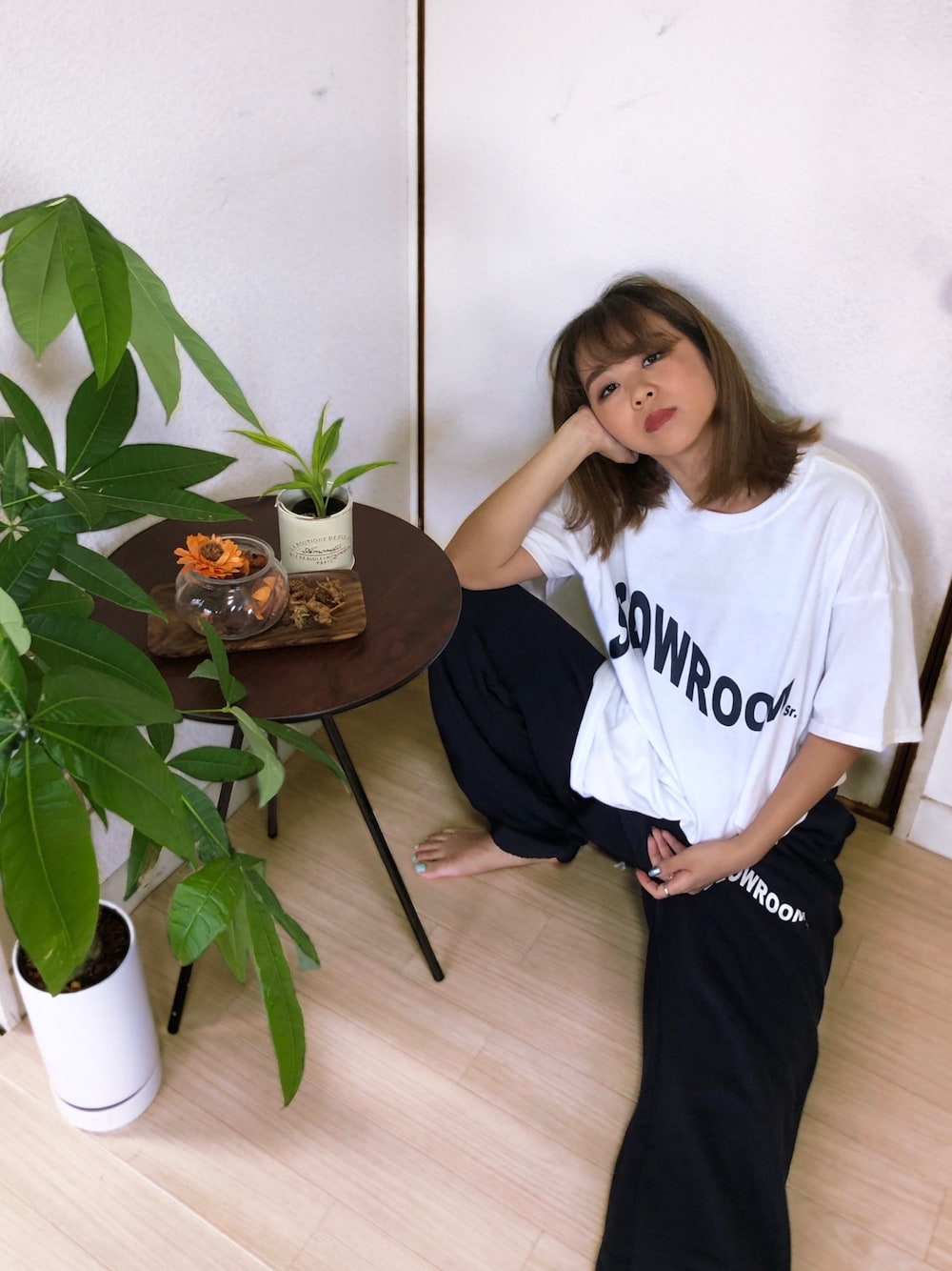 「ルームウェア、パジャマ、お家時間、おうち時間、部屋着、部屋着コーデ、slowroom、自粛、家着、家コーデ」｜「slowroomのアイテム（Tシャツ/カットソー、ホワイト系）」を使った、Mikuさん（レディース・154cm）の春コーディネートの1枚目の写真