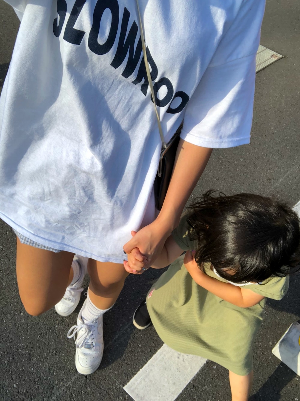 「slowroom、NIKE、AIR FORCE 1、CE、cavempt、ソックス、ストリート、ビックT、ビックシルエット、ビックＴシャツ」｜「slowroomのアイテム（Tシャツ/カットソー、ホワイト系）」を使った、Mikuさん（レディース・154cm）の春コーディネートの1枚目の写真