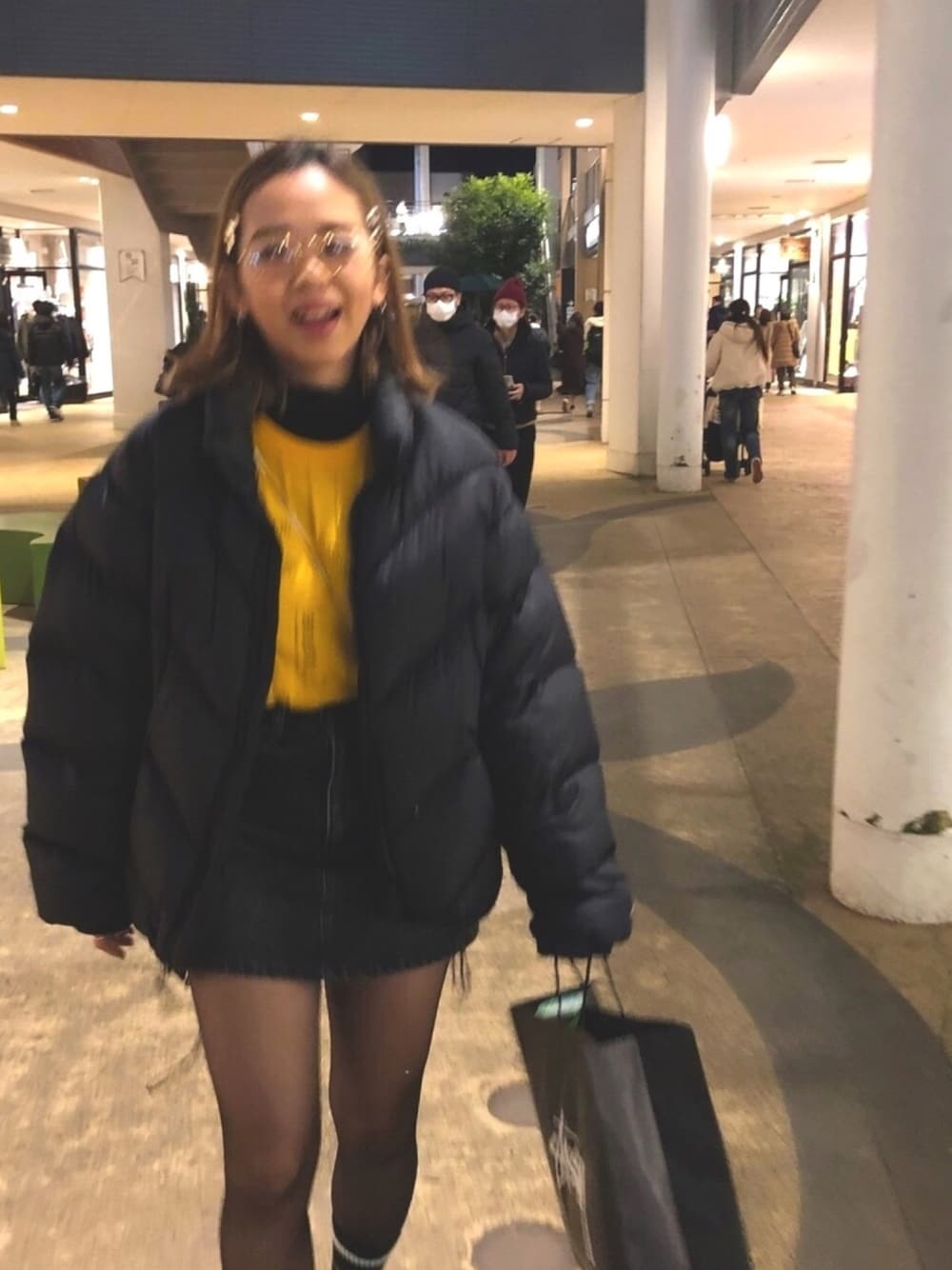 「KENZO、KENZO （ケンゾー）、SLY、デニムスカート、ブラックデニム、ノースフェイス、ダウンジャケット、RAYBAN、chocolatejesus 、Dr.Martens」｜「THE NORTH FACEのアイテム（ダウンジャケット/コート、ブラック系）」を使った、Mikuさん（レディース・154cm）の冬コーディネートの1枚目の写真