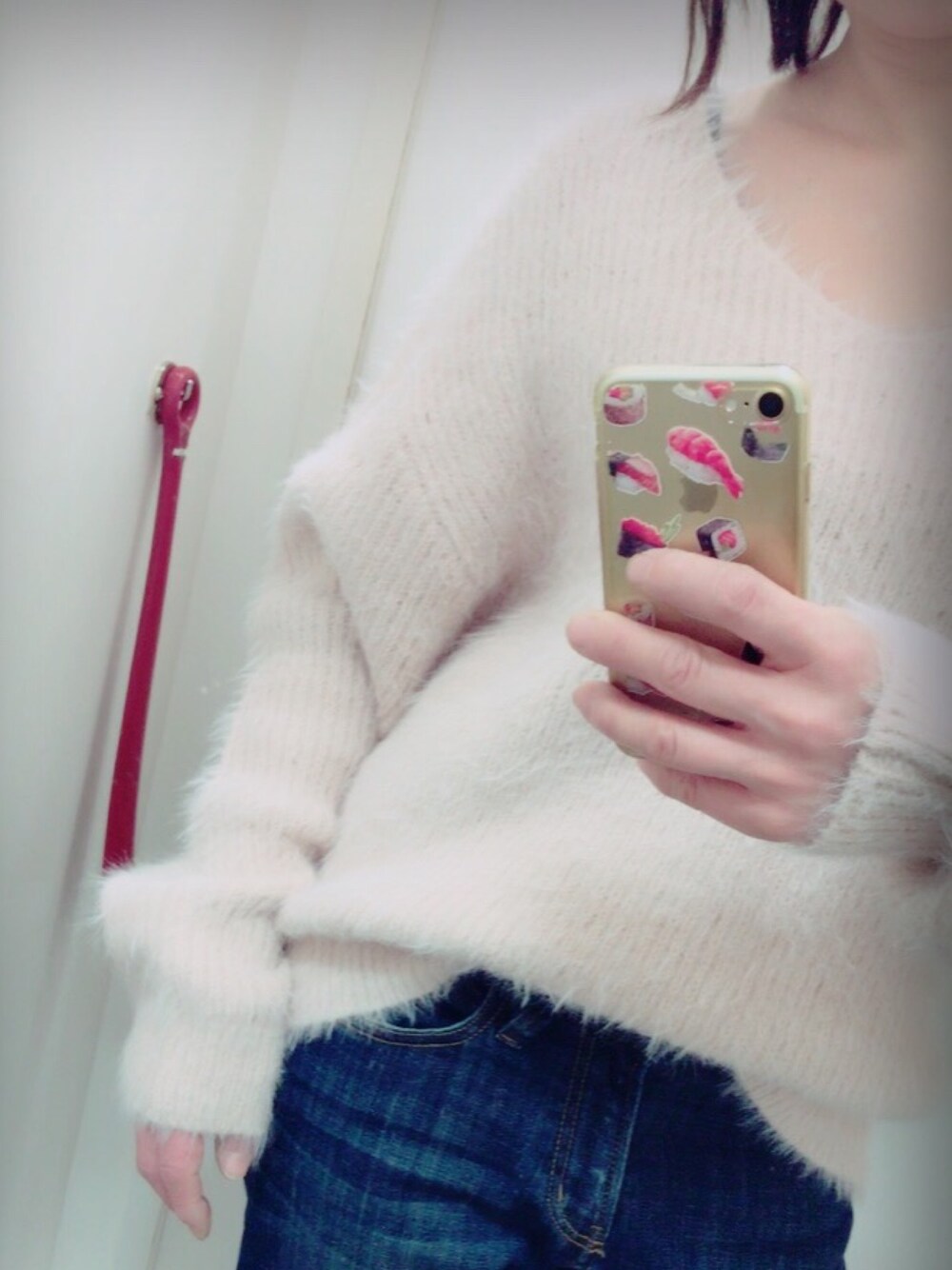 「パンツスタイル、冬コーデ、ニット、モヘアニット、休日スタイル」｜「Availのアイテム（ニット/セーター、ピンク系）」を使った、Rody❤︎スプリングタイプカラーさん（レディース・155cm）の冬コーディネートの1枚目の写真