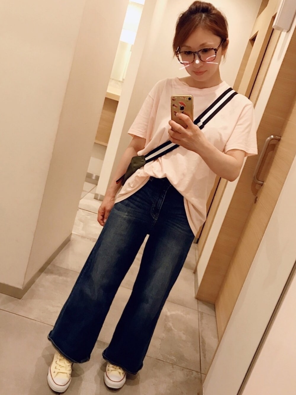 「メガネ女子、グローバルワーク、ワイドパンツ、休日スタイル、大人カジュアル、シンプルコーデ、コンバース、ドラフトしまむら」｜「GLOBAL WORKのアイテム（デニムパンツ、ブルー系）」を使った、Rody❤︎スプリングタイプカラーさん（レディース・155cm）の夏コーディネートの1枚目の写真