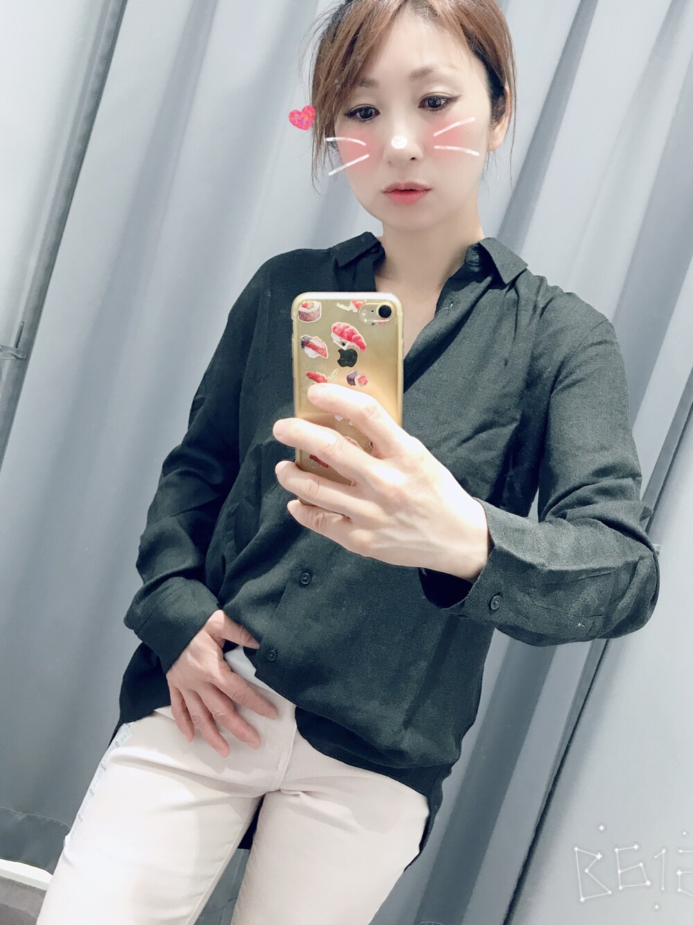 「ユニクロ、ユニクロコーデ、休日スタイル、大人カジュアル、シンプルコーデ」｜「UNIQLOのアイテム（シャツ/ブラウス、グレー系）」を使った、Rody❤︎スプリングタイプカラーさん（レディース・155cm）の秋コーディネートの1枚目の写真