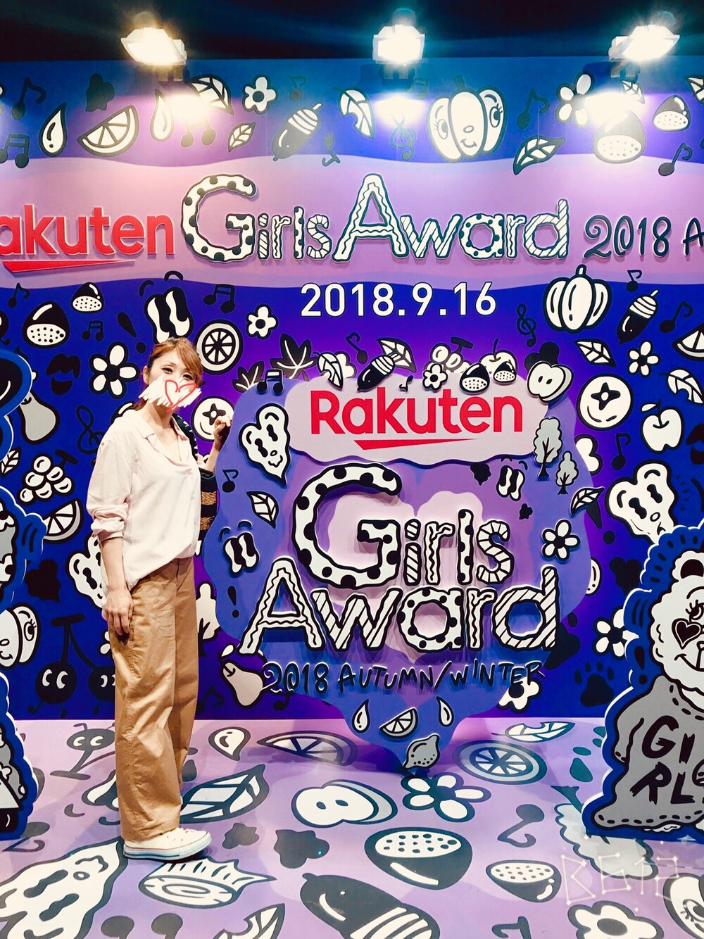 「秋のコーデ、大人カジュアル、ワイドパンツ、休日スタイル、シンプルコーデ」｜「UNIQLOのアイテム（シャツ/ブラウス、ピンク系）」を使った、Rody❤︎スプリングタイプカラーさん（レディース・155cm）の秋コーディネートの1枚目の写真